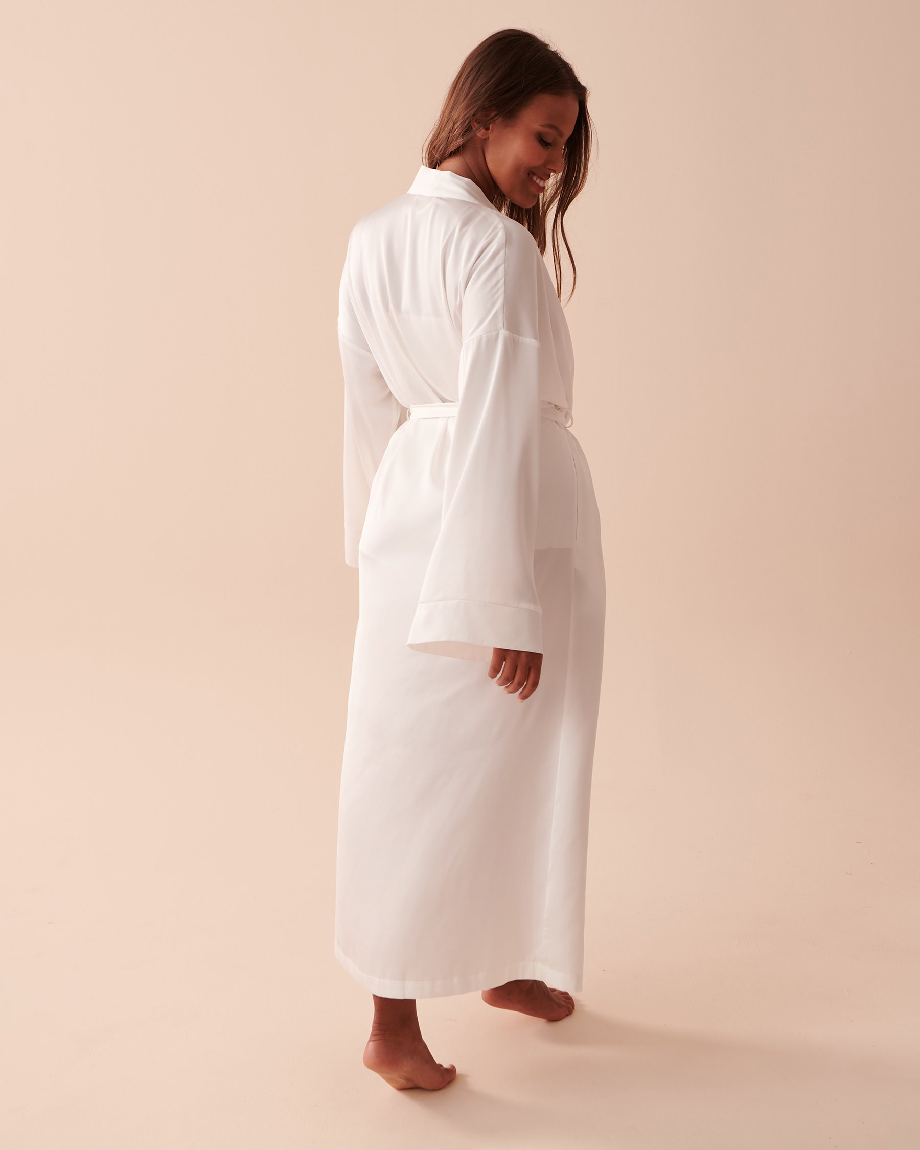 LA VIE EN ROSE Kimono en satin Blanc perle 60600065 - Voir6