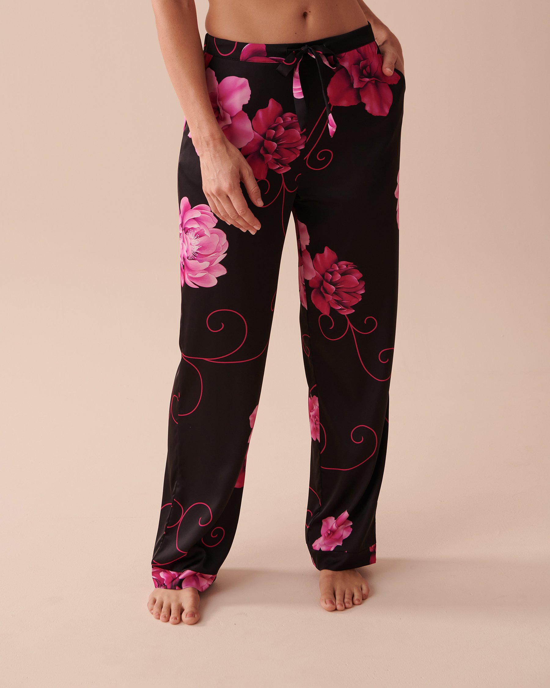 LA VIE EN ROSE Pantalon en satin Pivoines audacieuses 60200083 - Voir1