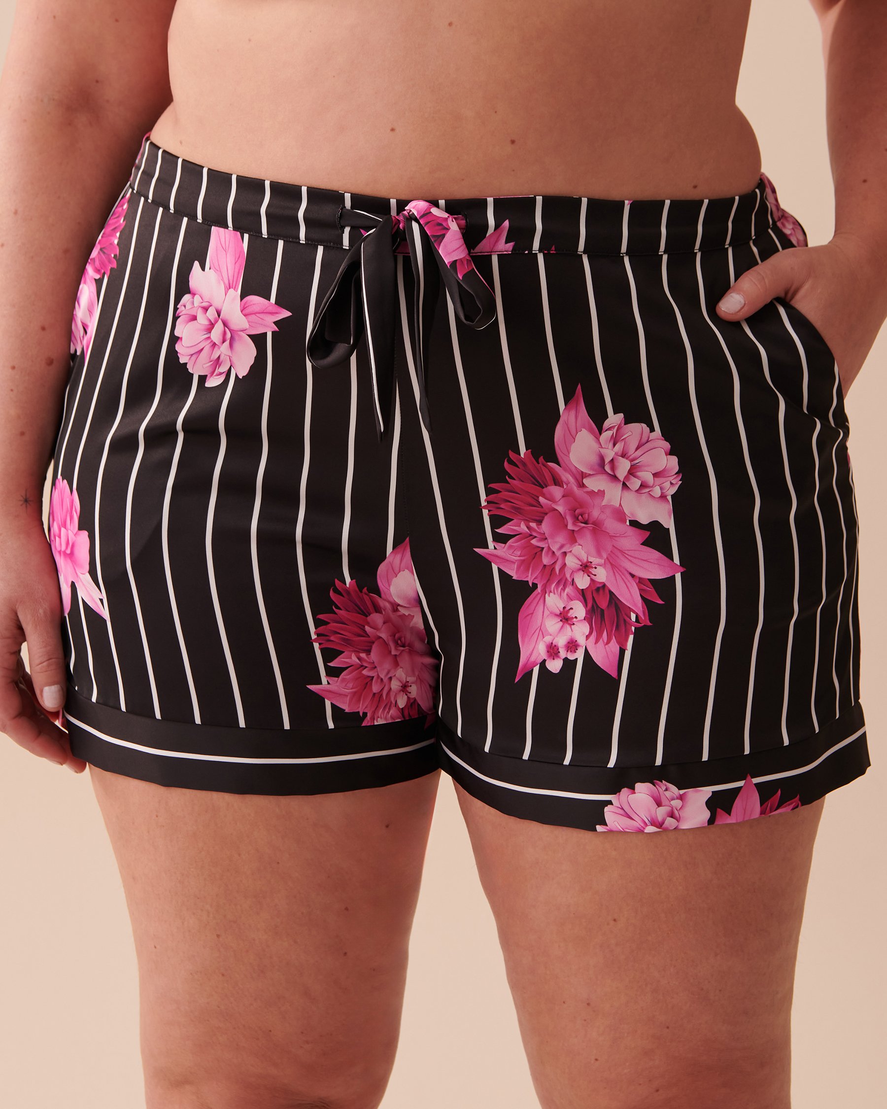 LA VIE EN ROSE Short en satin Rayures audacieuses 60200082 - View1
