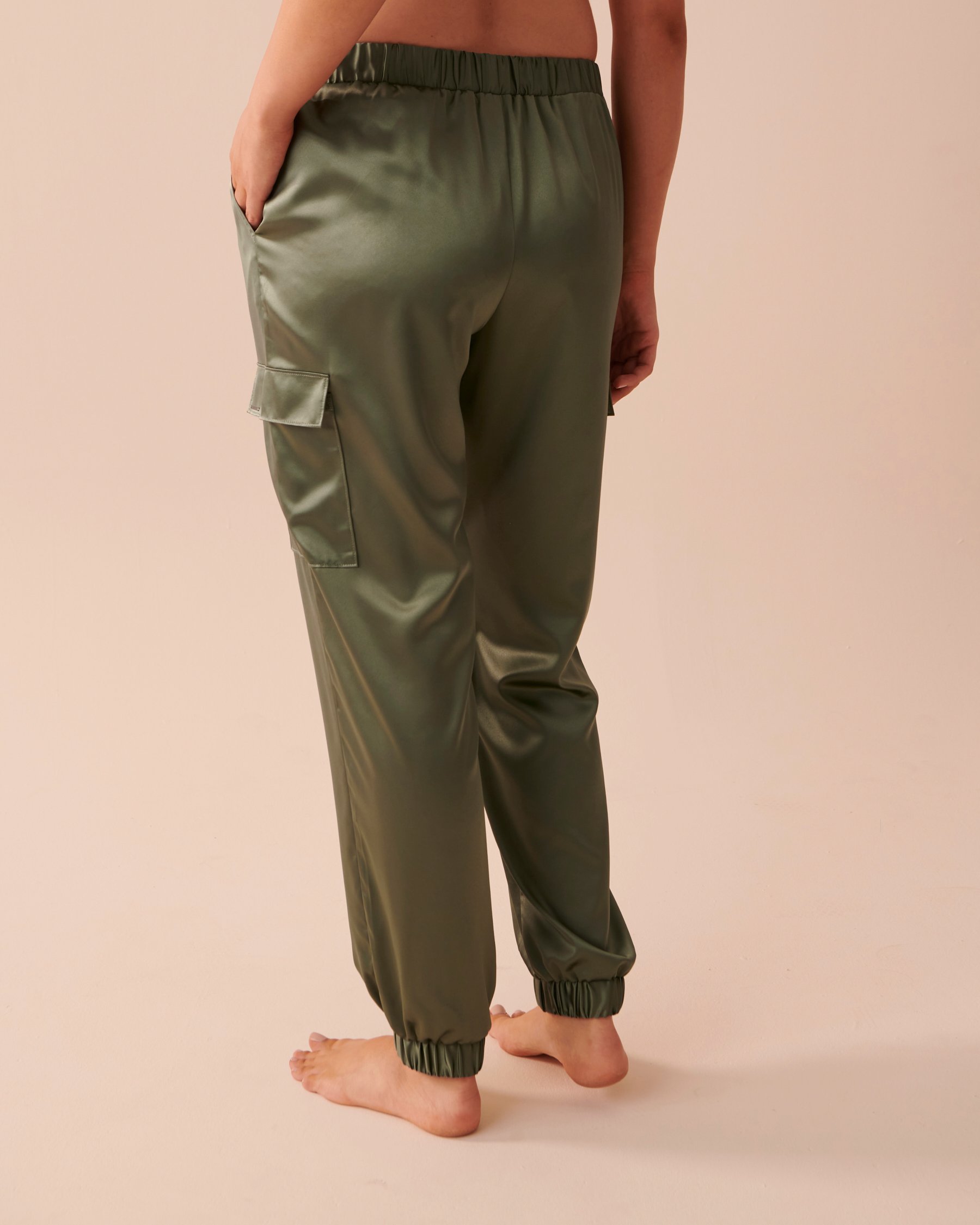 LA VIE EN ROSE Satin Cargo Pants Tender Green 50200067 - View3