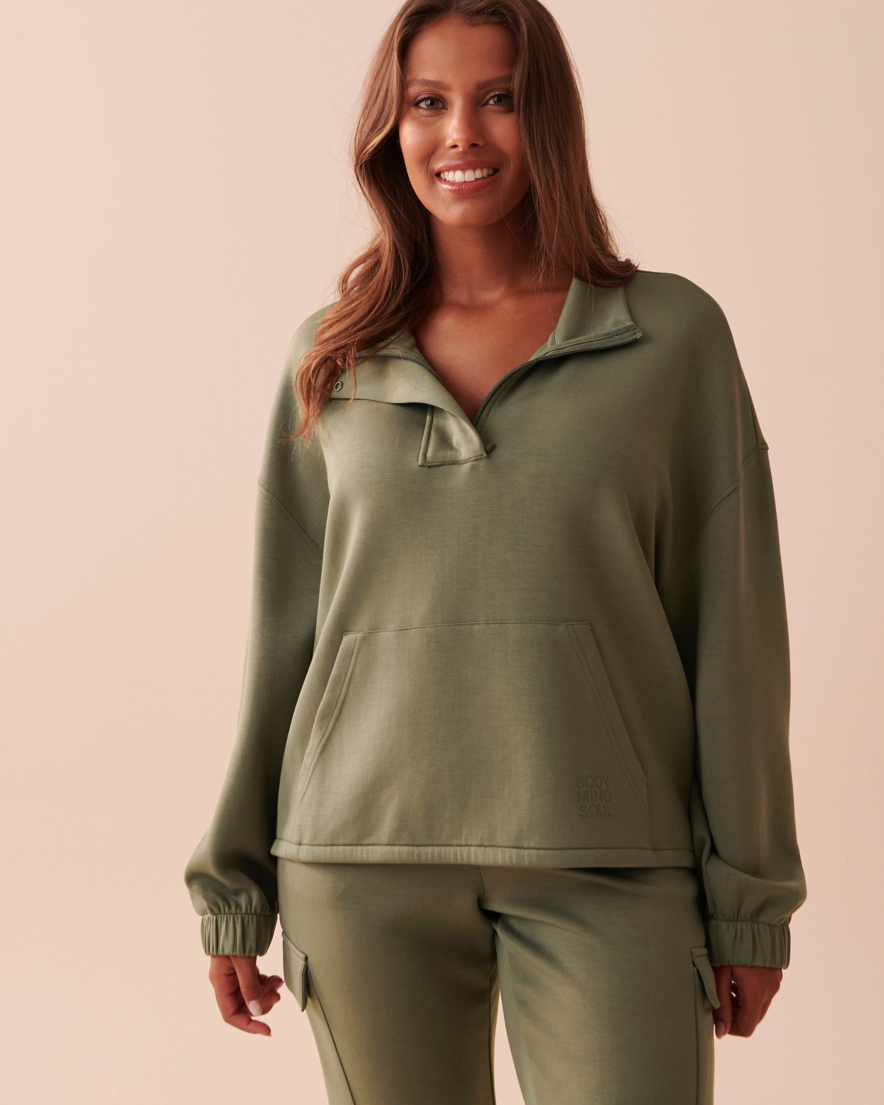 LA VIE EN ROSE Mock Neck Sweatshirt Tender Green 50100079 - View1