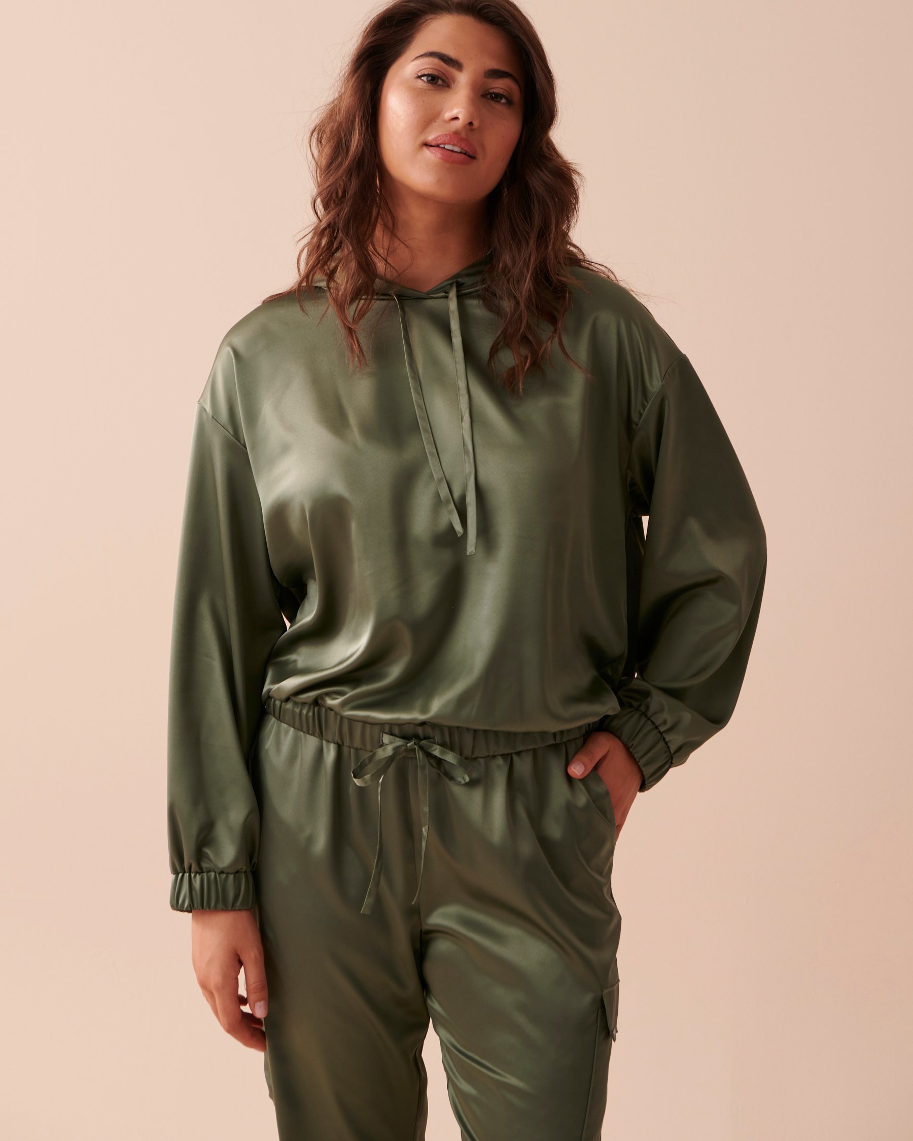 LA VIE EN ROSE Satin Hoodie Tender Green 50100081 - View2