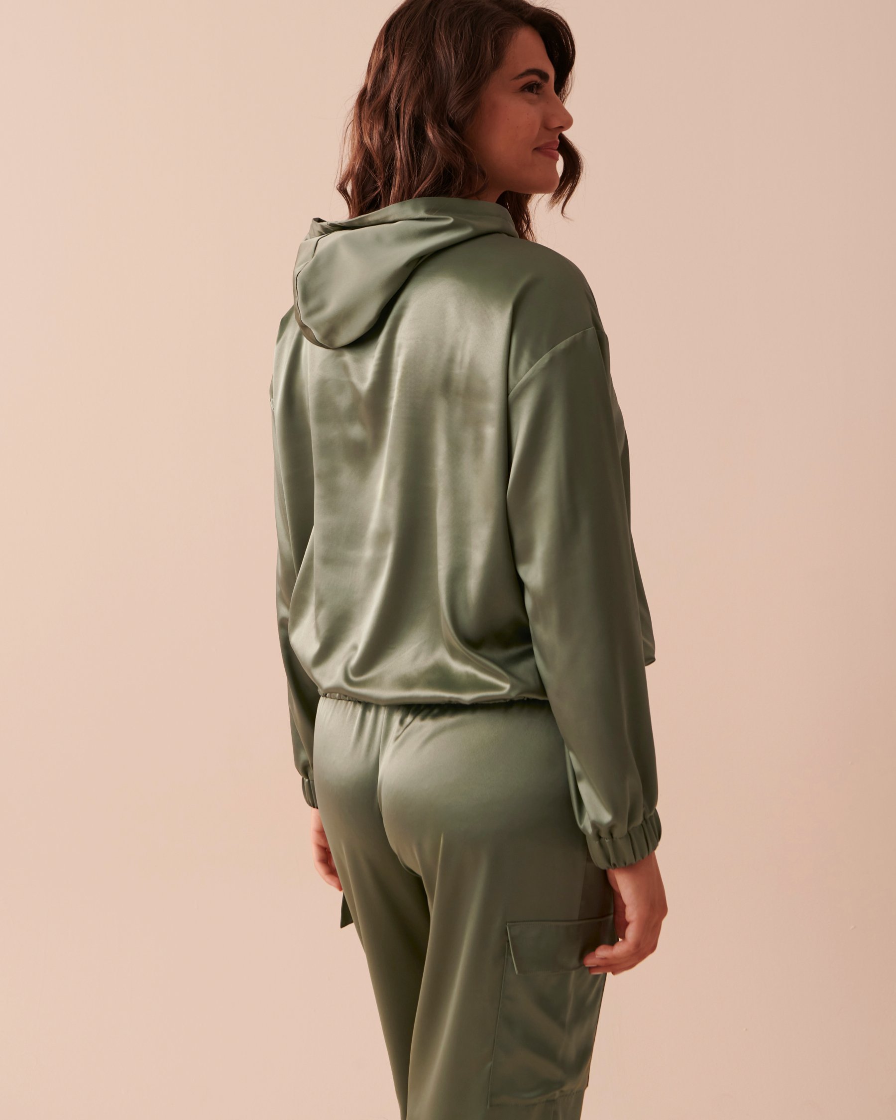 LA VIE EN ROSE Satin Hoodie Tender Green 50100081 - View3