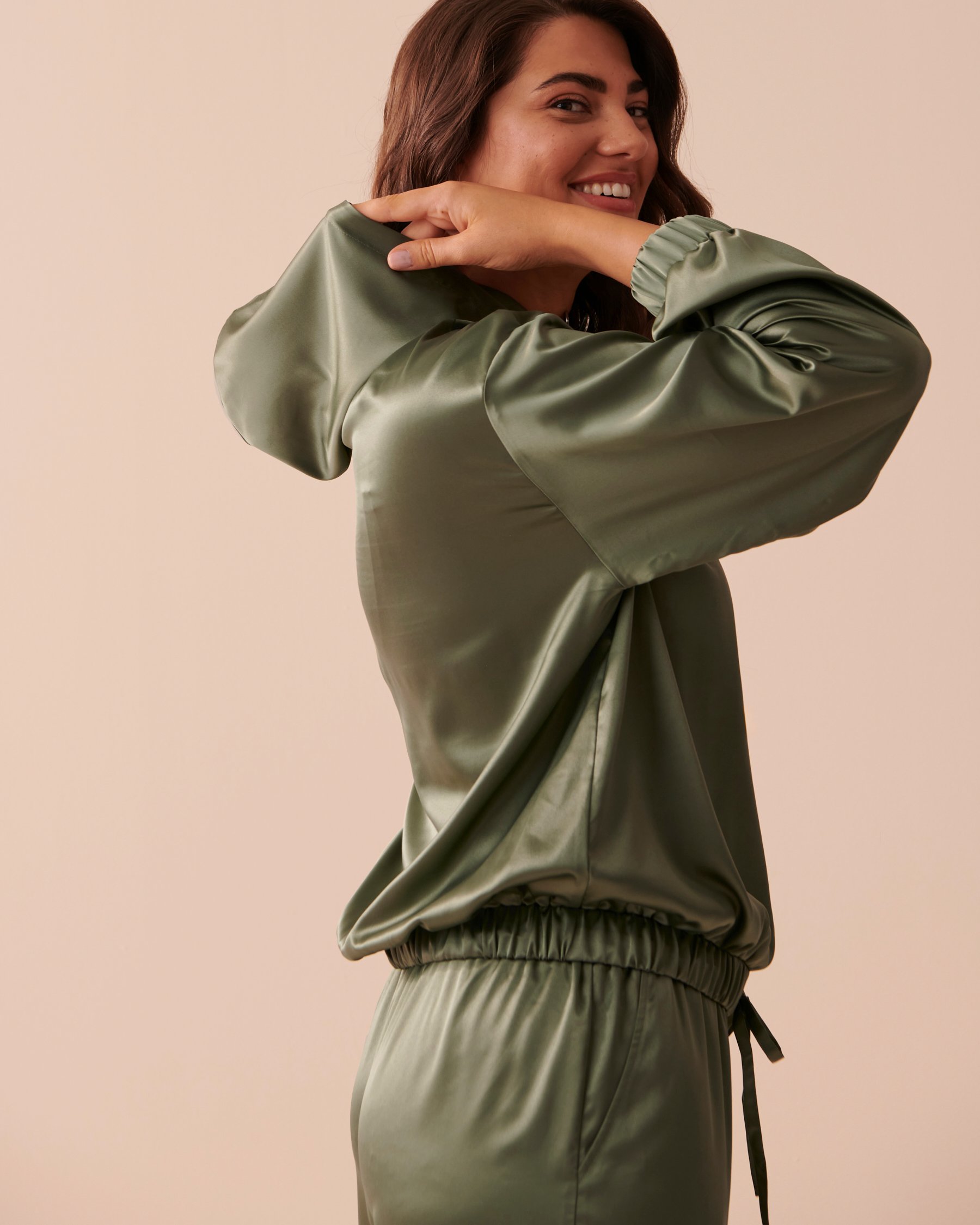 LA VIE EN ROSE Satin Hoodie Tender Green 50100081 - View4