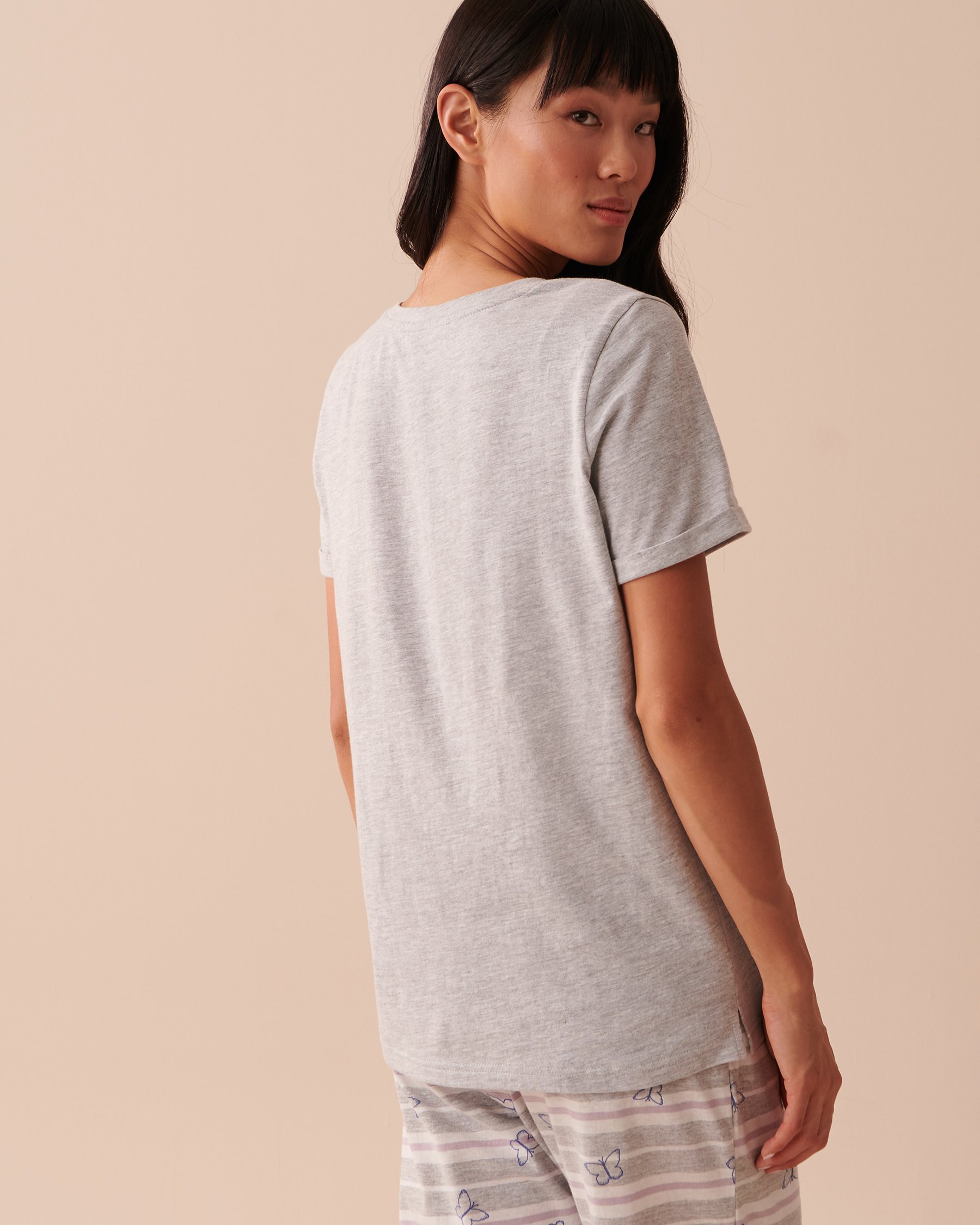 LA VIE EN ROSE T-shirt col en V Gris poudré 40100541 - View2