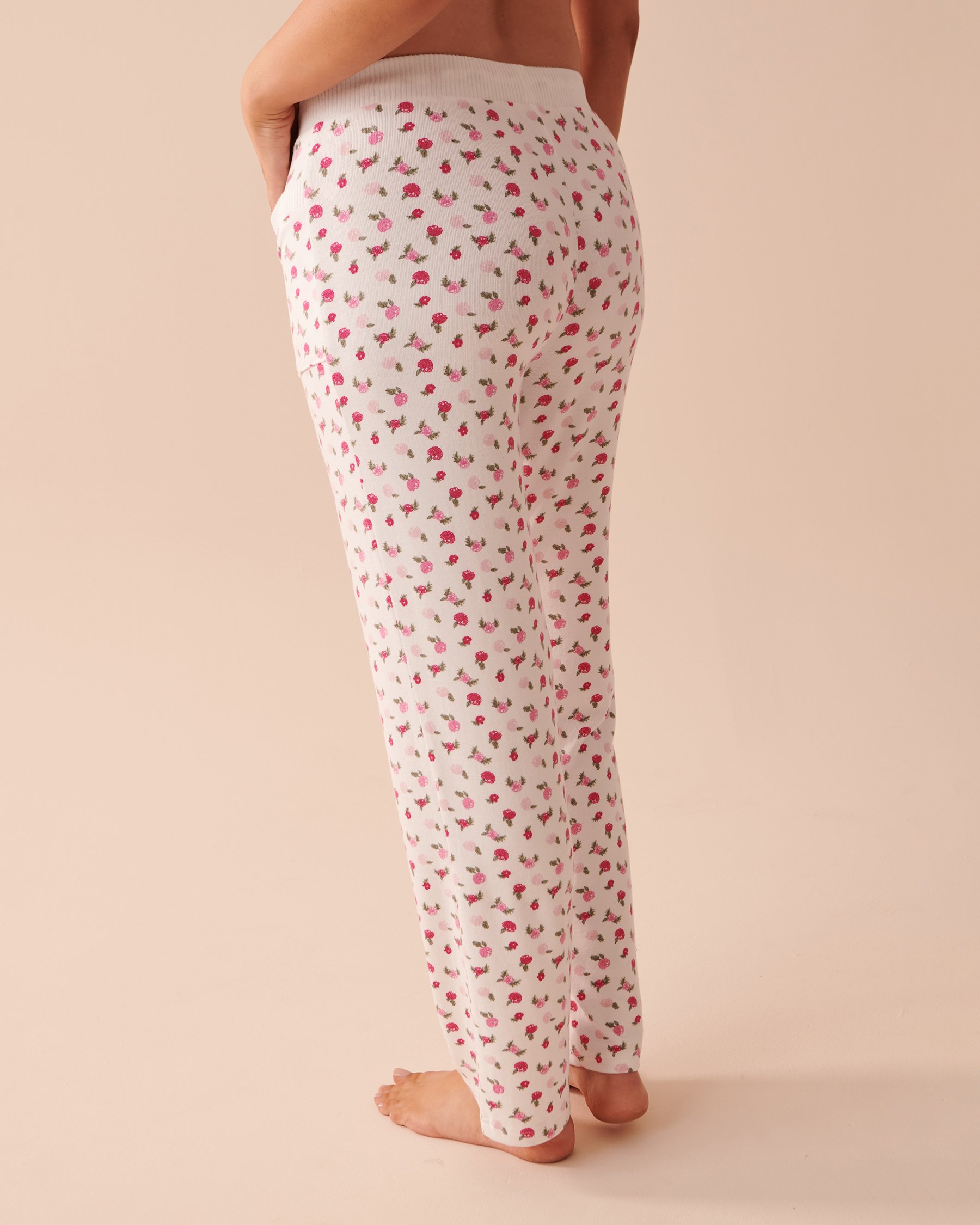 LA VIE EN ROSE Pantalon de pyjama à fleurs en fibres recyclées Assortiment de fleurs 40200517 - Voir2