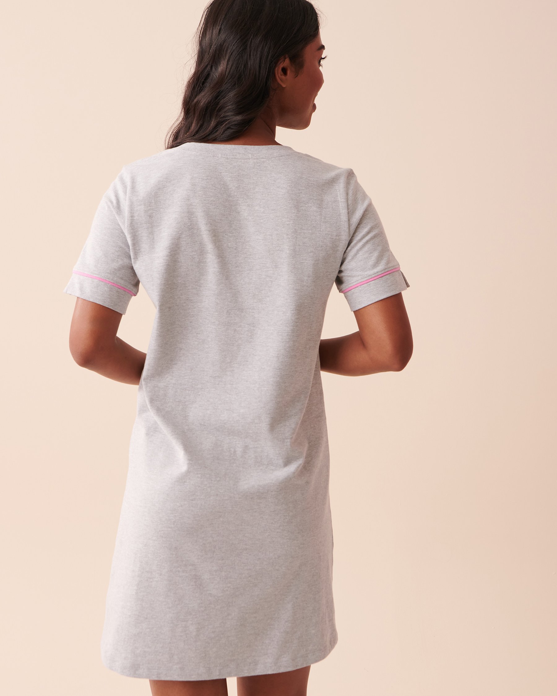 LA VIE EN ROSE Chemise de nuit flamant rose en coton Gris poudré 40500323 - Voir2