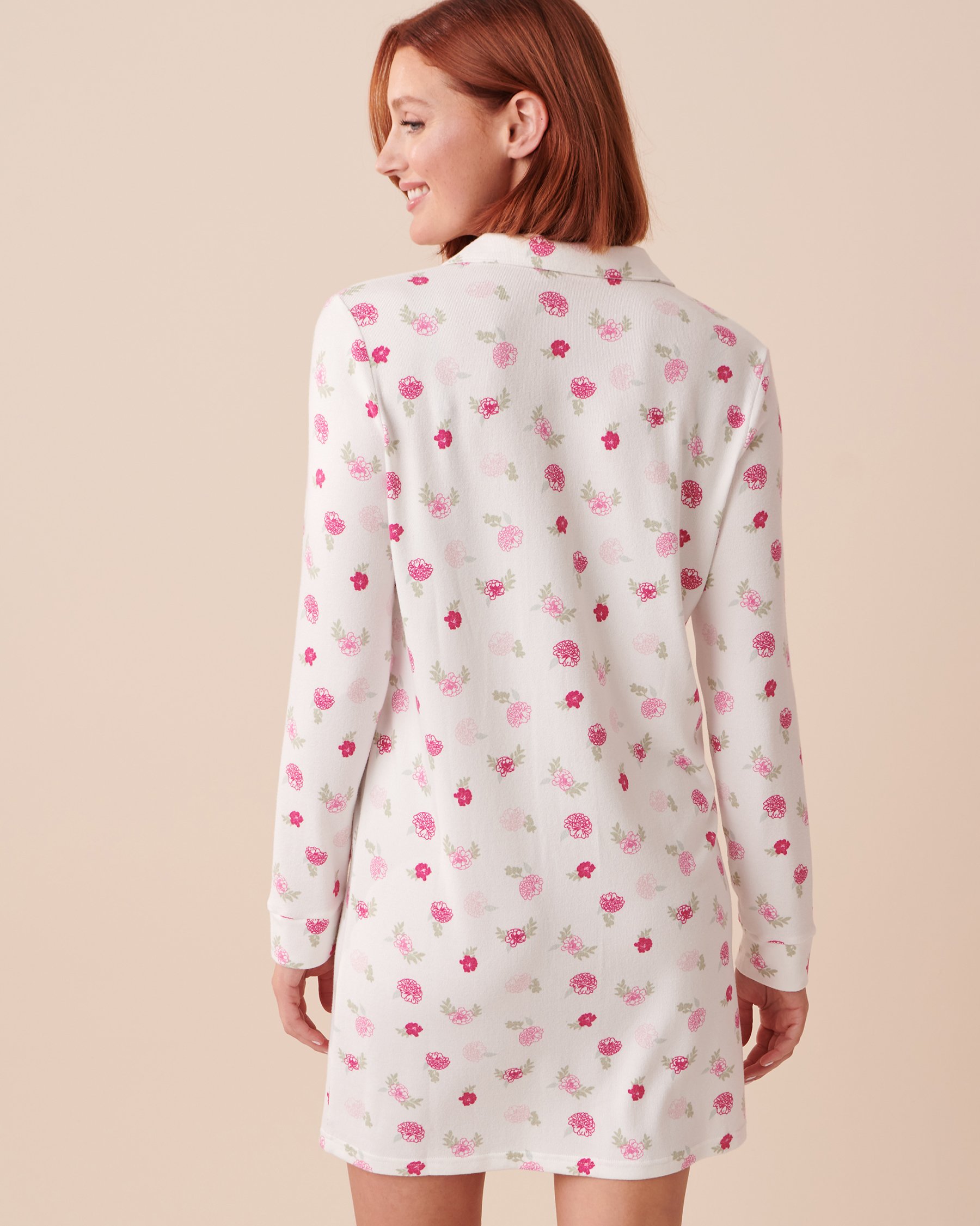 LA VIE EN ROSE Chemise de nuit manches courtes à fleurs en fibres recyclées Assortiment de fleurs 40500326 - Voir2