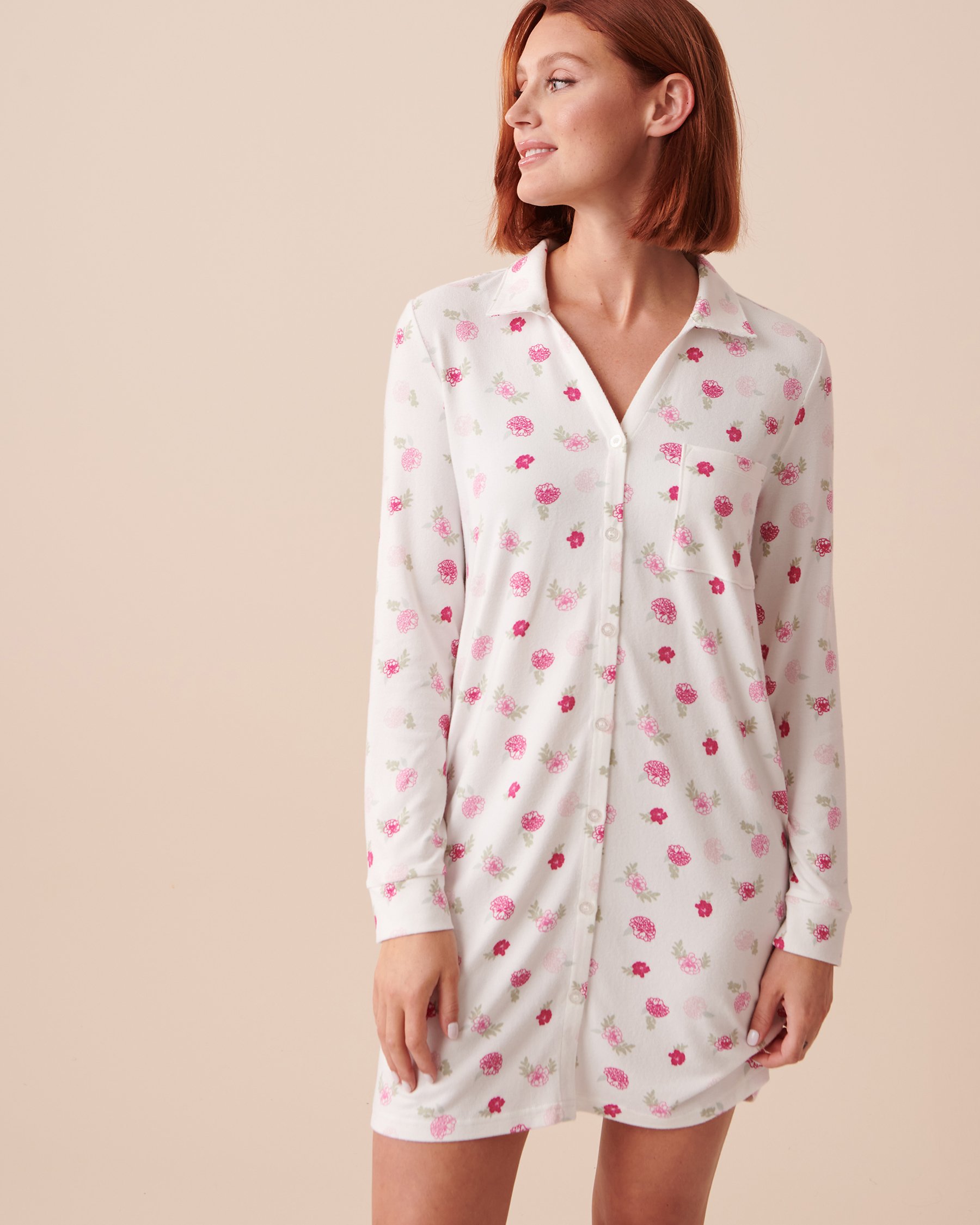 LA VIE EN ROSE Chemise de nuit manches courtes à fleurs en fibres recyclées Assortiment de fleurs 40500326 - Voir3