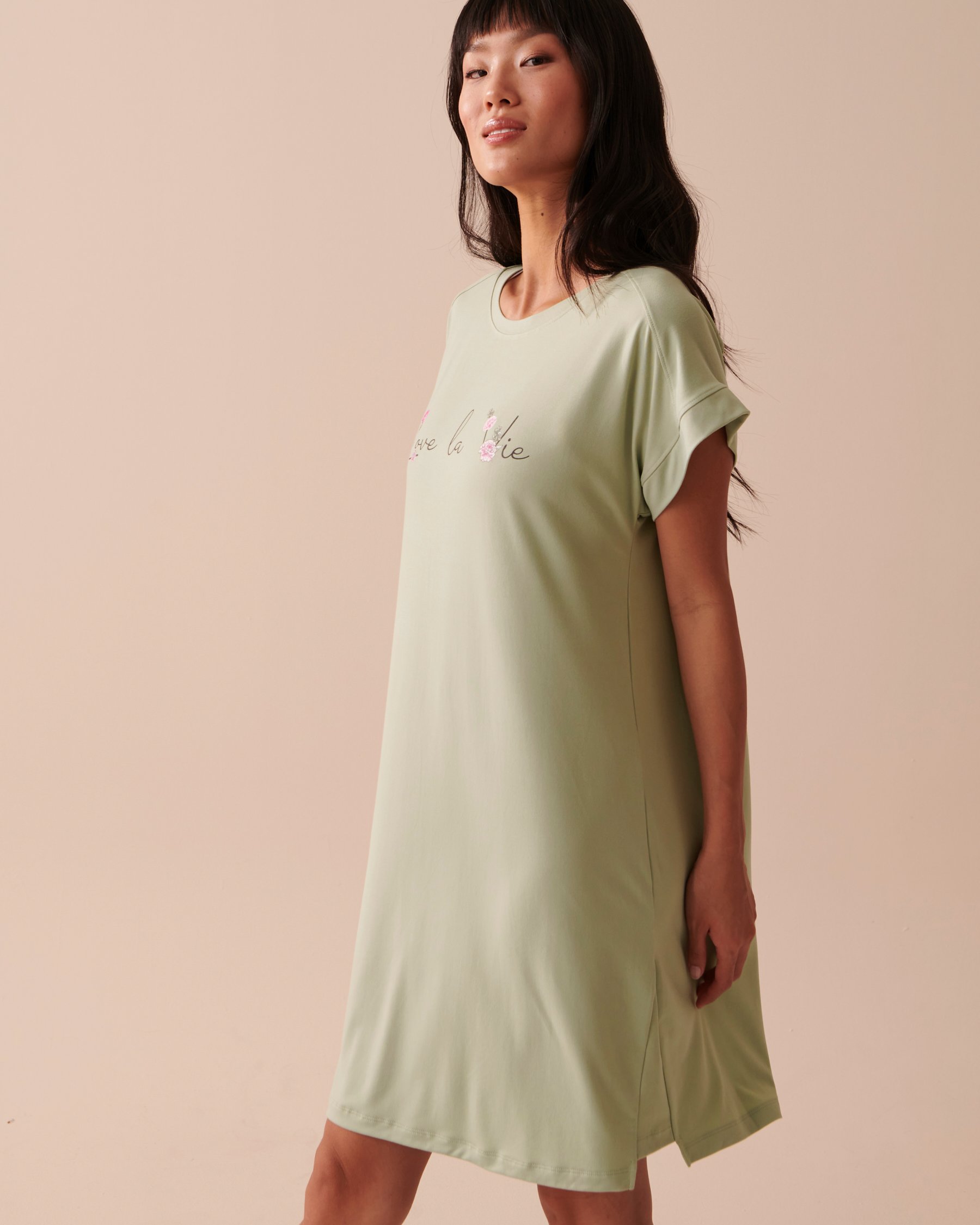 LA VIE EN ROSE Chemise de nuit manches courtes ultra douce Sauge apaisante 40500329 - Voir1
