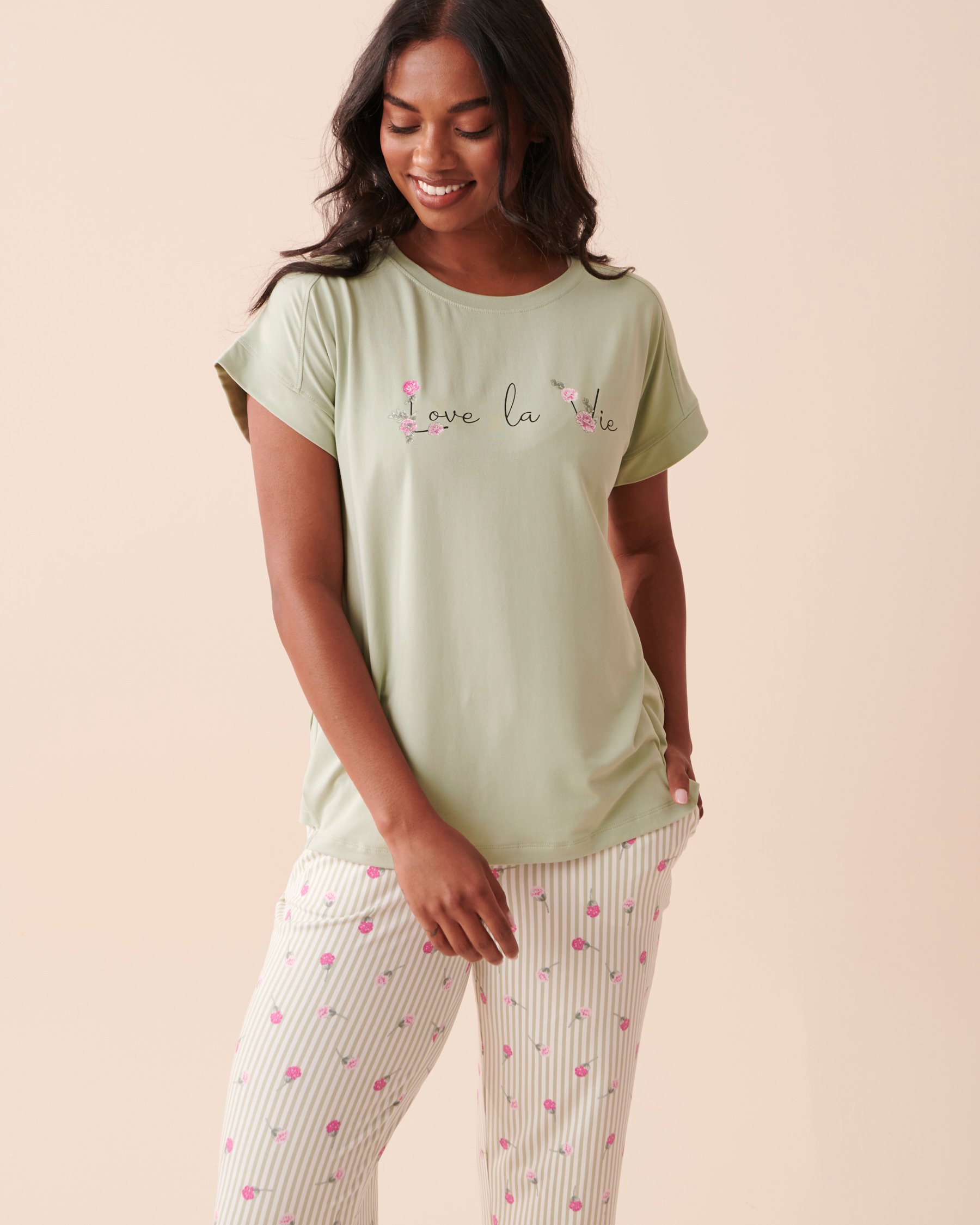 LA VIE EN ROSE Super Soft Crew Neck T-shirt Soothing Sage 40100536 - View1