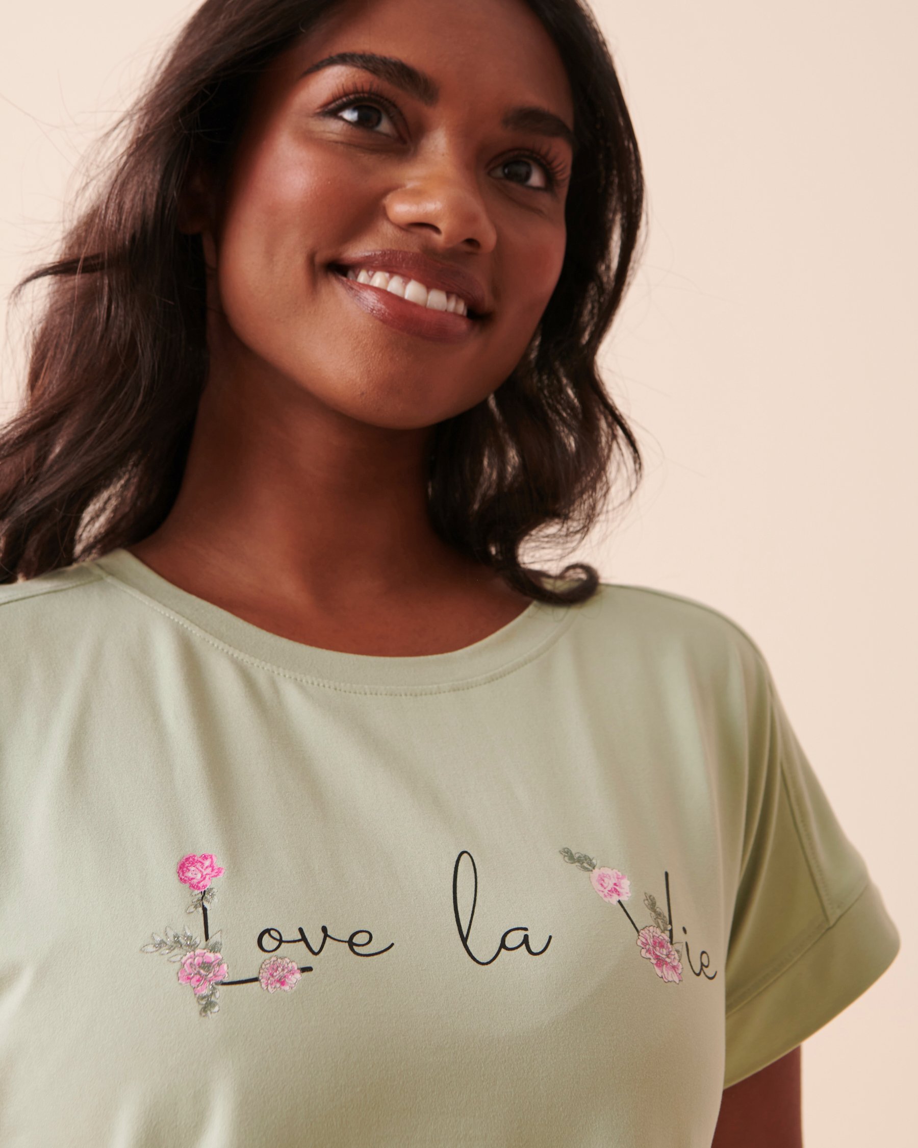 LA VIE EN ROSE Super Soft Crew Neck T-shirt Soothing Sage 40100536 - View3