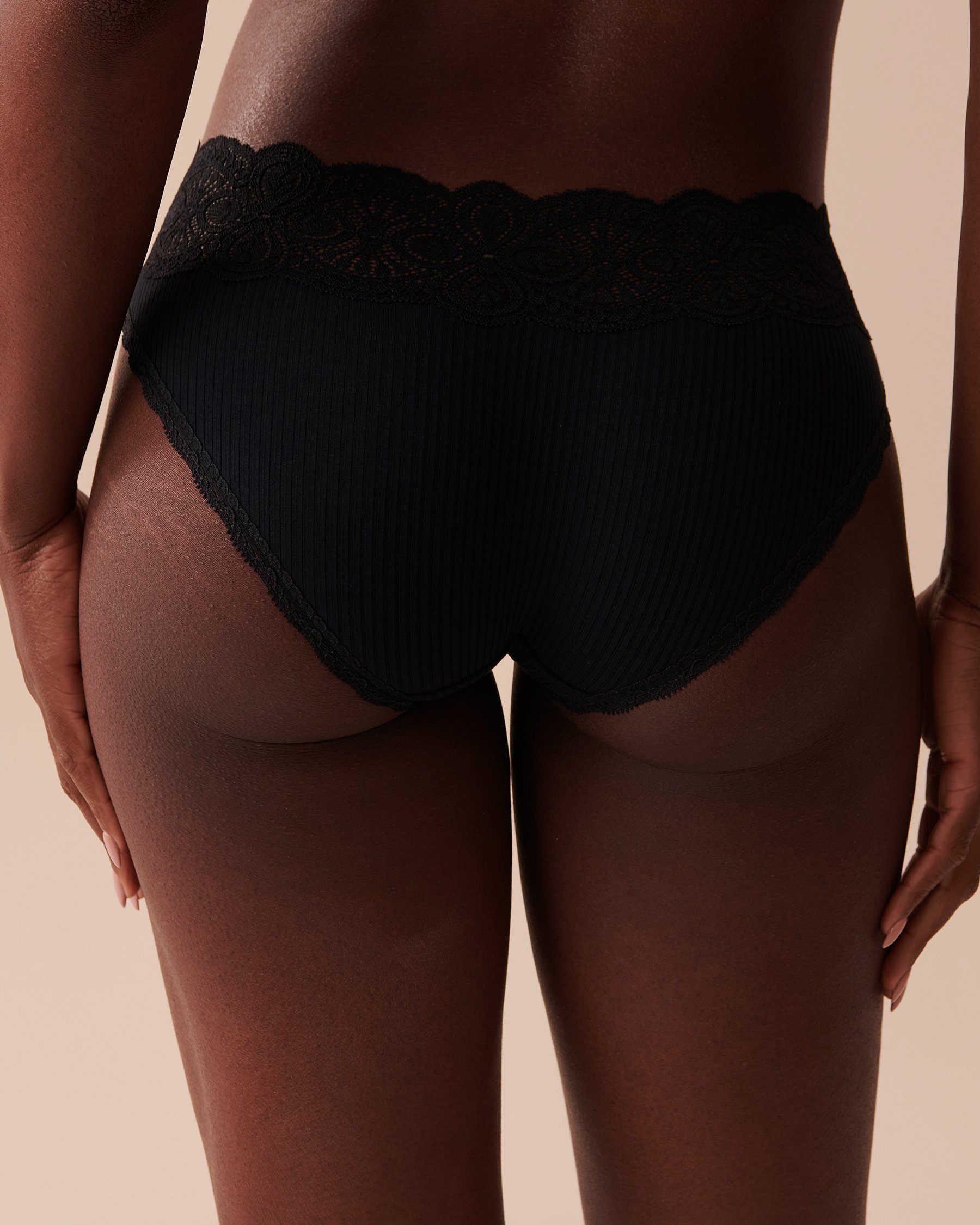 LA VIE EN ROSE Lace Trim Ribbed Bikini Panty Black 20100396 - View2