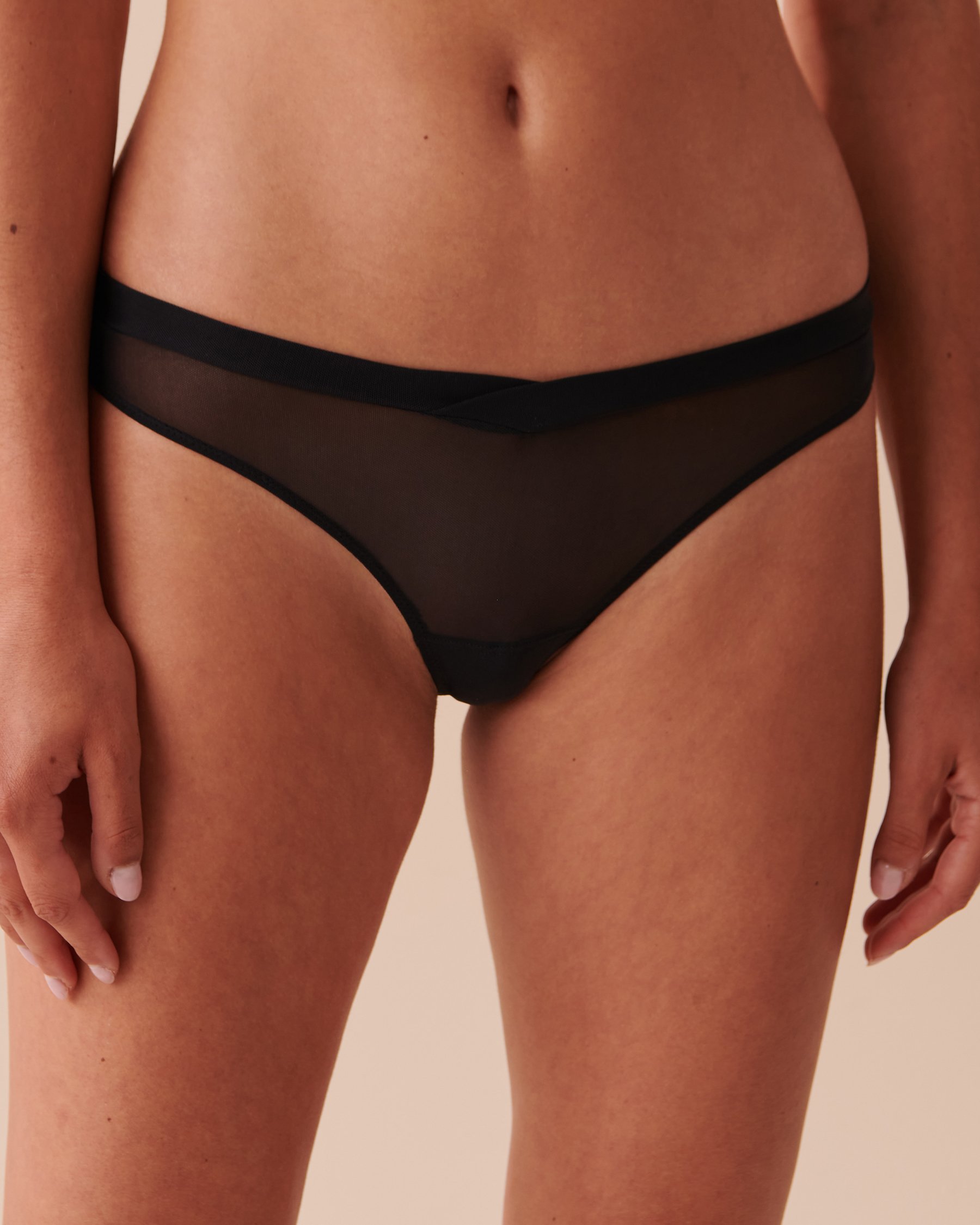 LA VIE EN ROSE Mesh Thong Panty Black 20200439 - View1