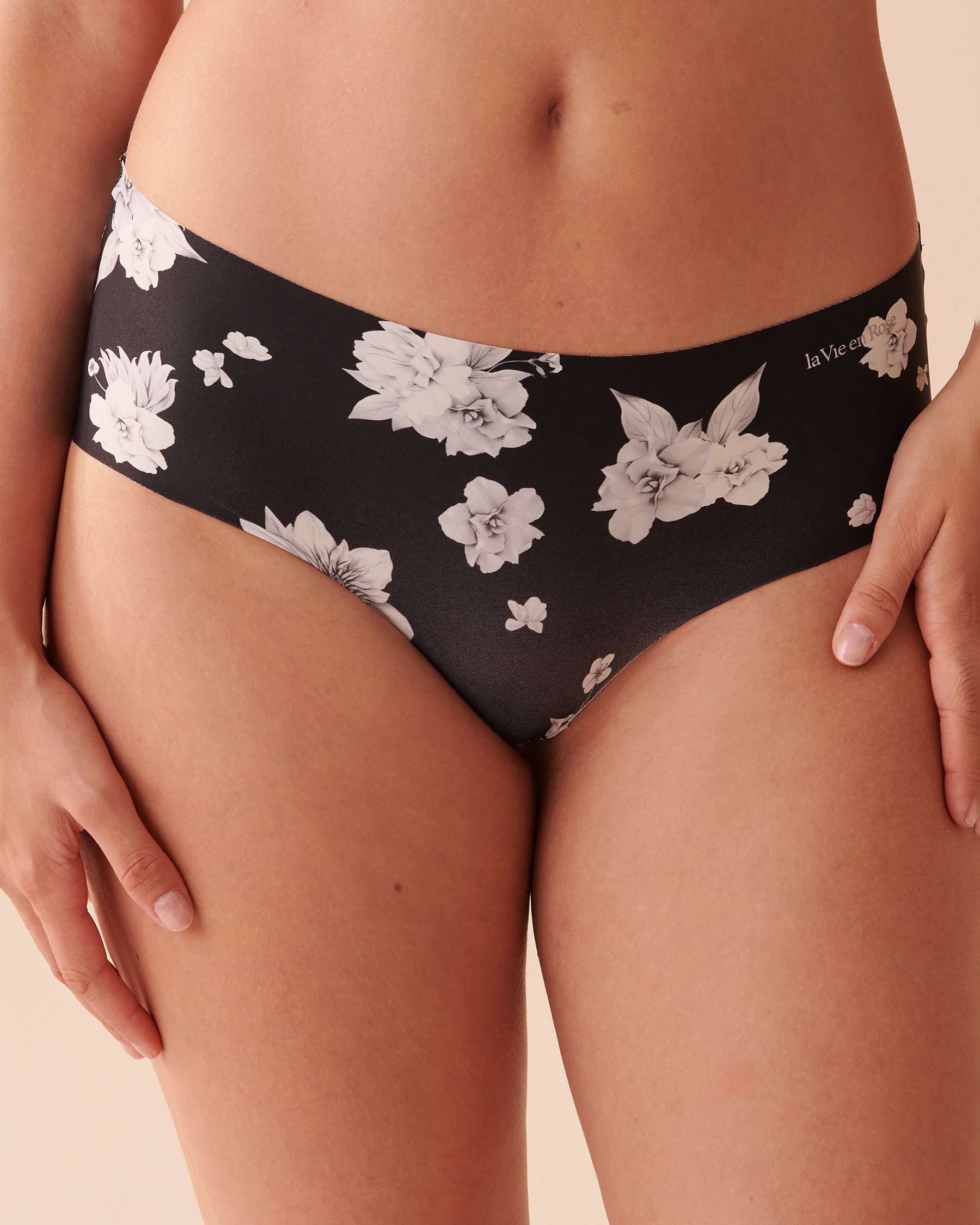 LA VIE EN ROSE Microfiber Invisible Hiphugger Panty Black and White Peonies 20200444 - View1