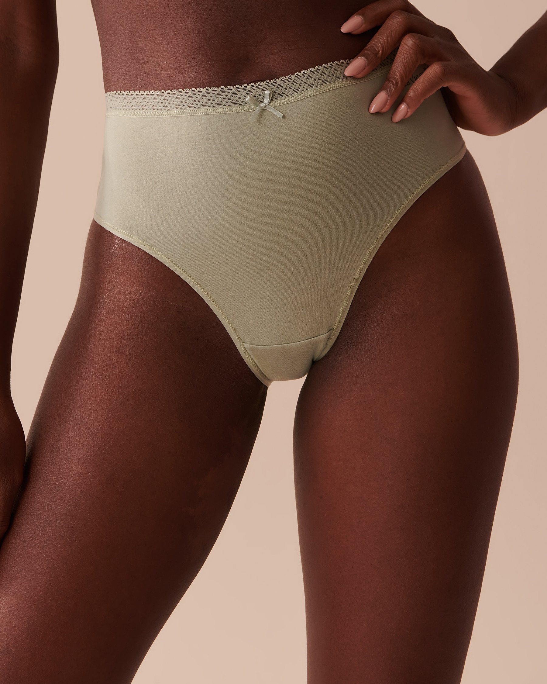 LA VIE EN ROSE Culotte bikini taille haute ultra douce détails de dentelle Sauge apaisante 20100405 - View1