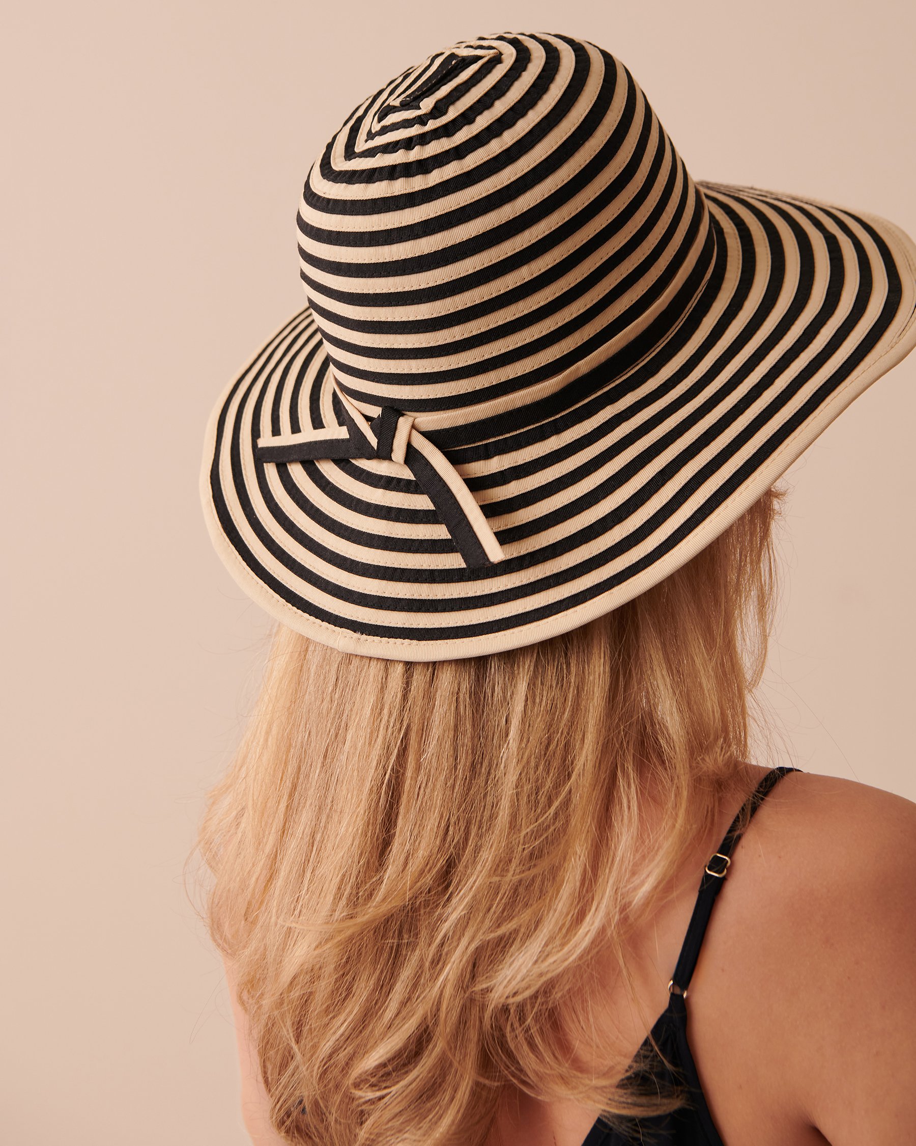 LA VIE EN ROSE AQUA Striped Large Bucket Hat Black 80500089 - View2