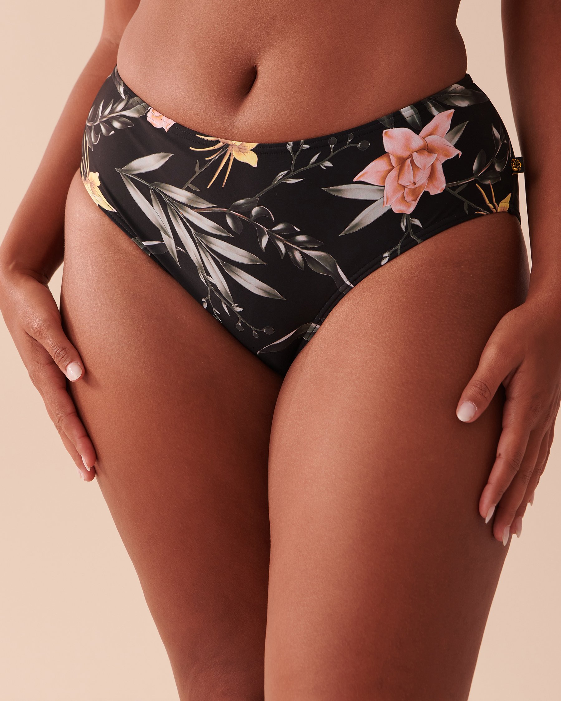 LA VIE EN ROSE AQUA Bas de bikini taille mi-haute TROPICAL Fleurs tropicales noires 70300516 - Voir1