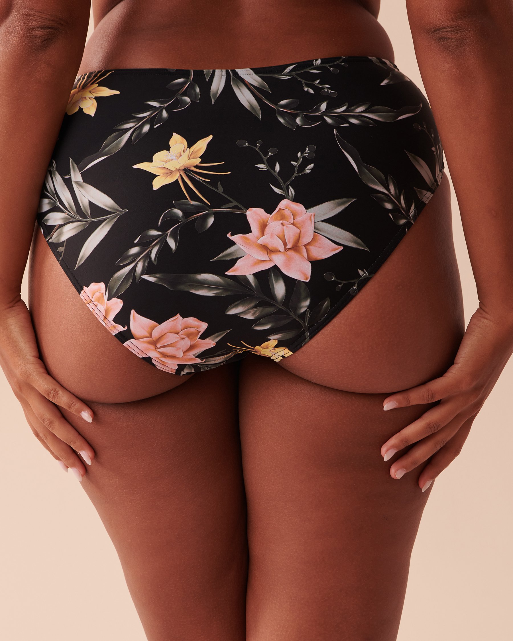 LA VIE EN ROSE AQUA Bas de bikini taille mi-haute TROPICAL Fleurs tropicales noires 70300516 - Voir2