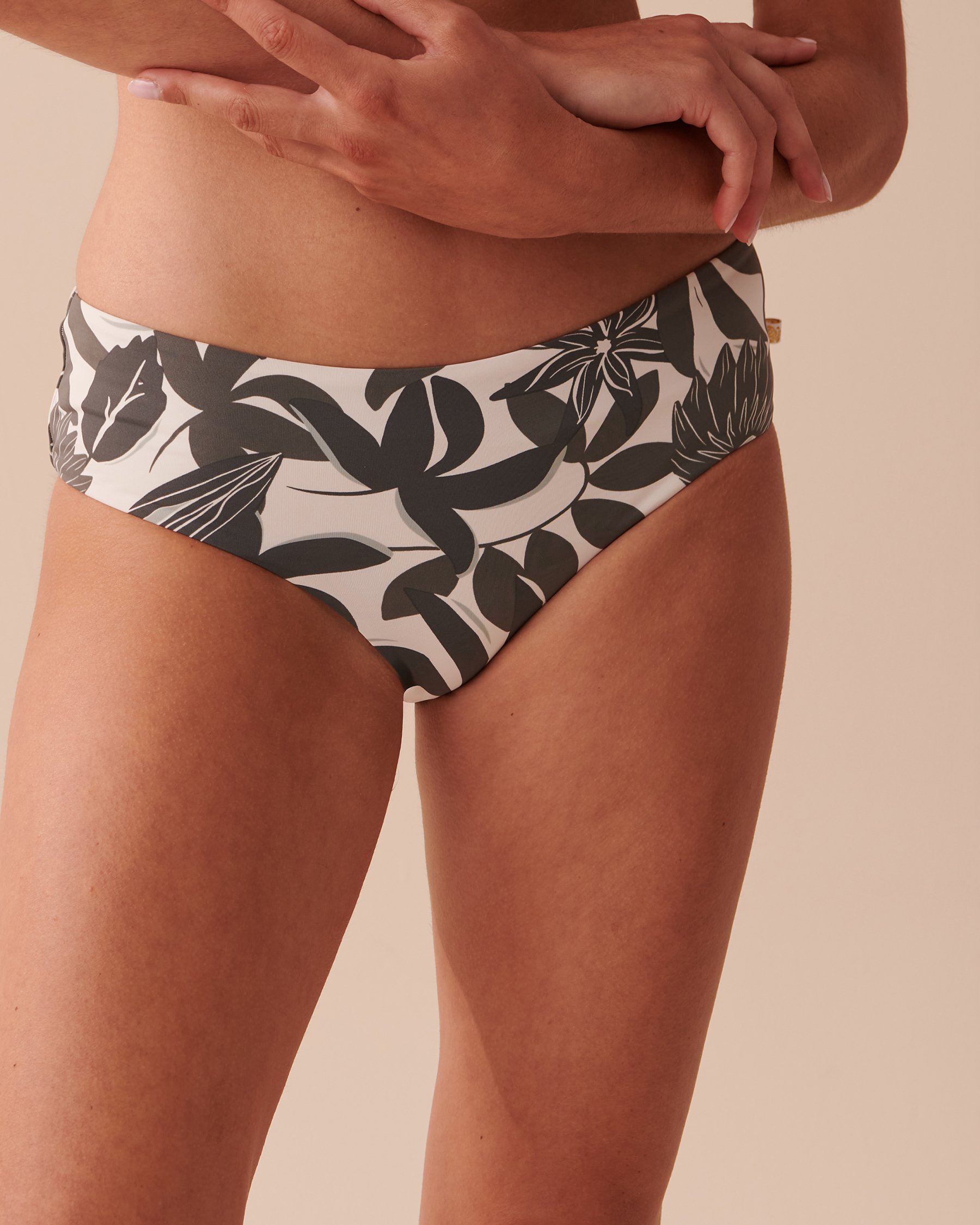 LA VIE EN ROSE AQUA Bas de bikini hipster KHAKI GREY FLORAL Fleurs grises et kaki 70300520 - Voir4