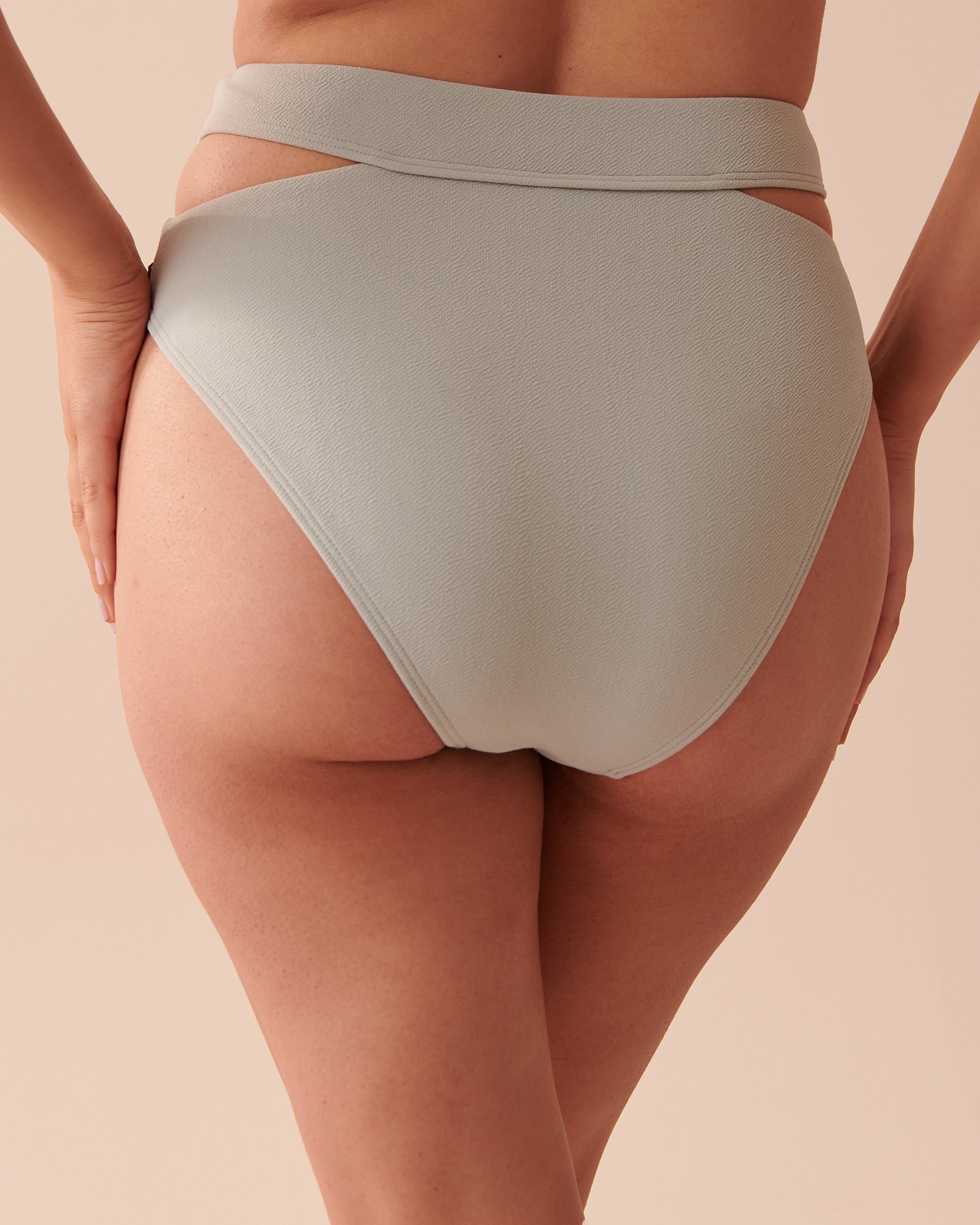 LA VIE EN ROSE AQUA Bas de bikini taille haute texturé en fibres recyclées Vert gris clair 70300523 - Voir2