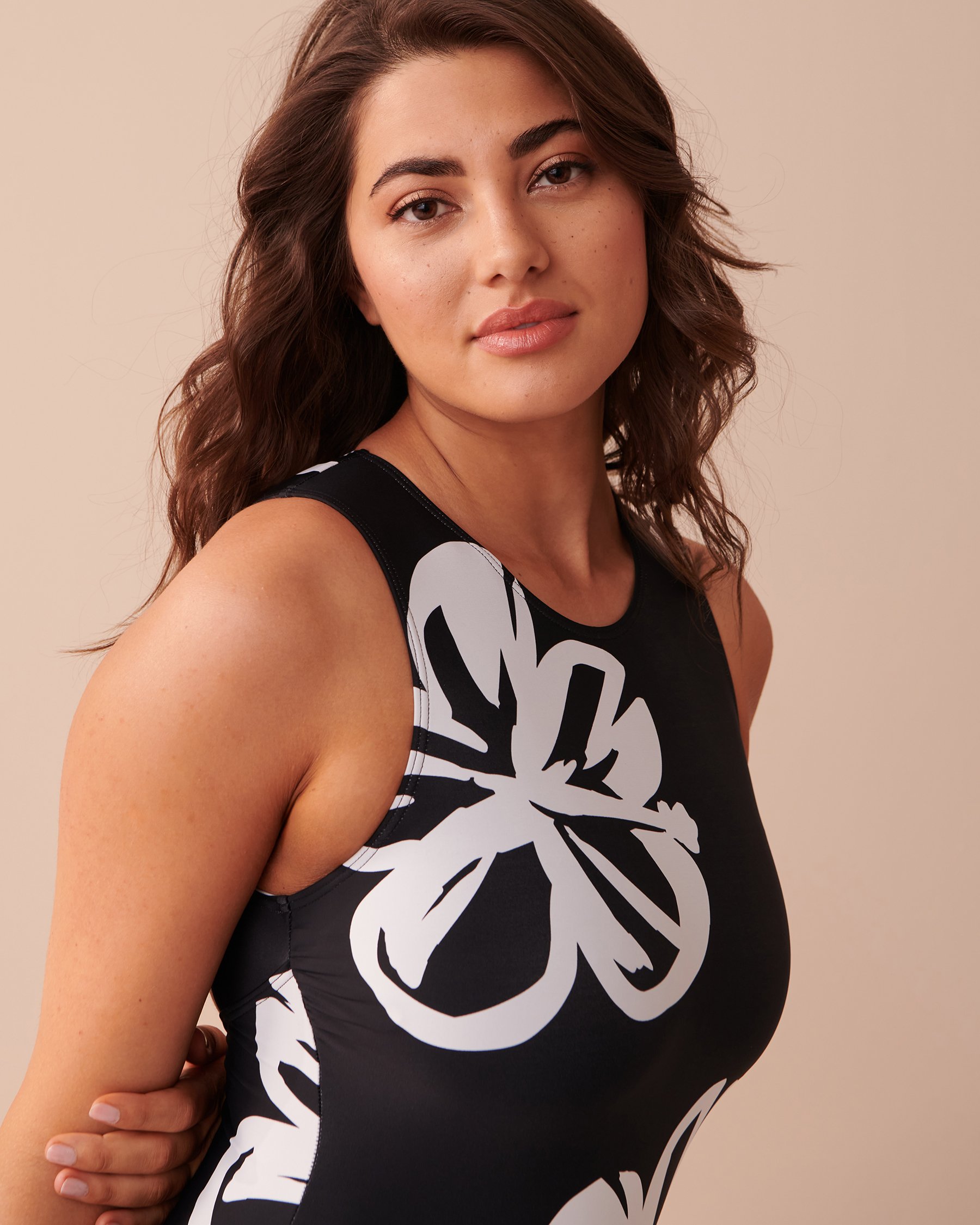 AQUAROSE TAHITI Open Back One-piece Swimsuit Black and White Hibiscus 70400109 - View3