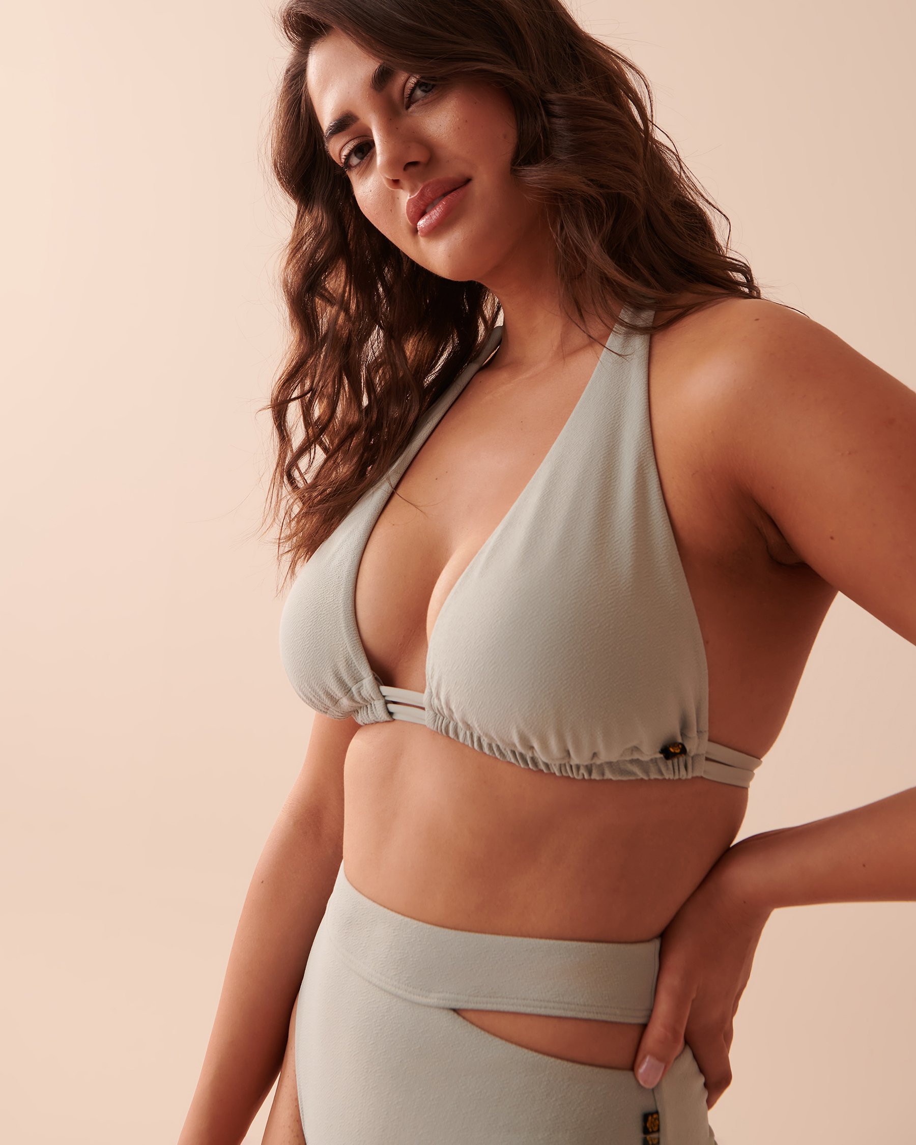 LA VIE EN ROSE AQUA Haut de bikini triangle bonnet D texturé en fibres recyclées Vert gris clair 70200114 - View3