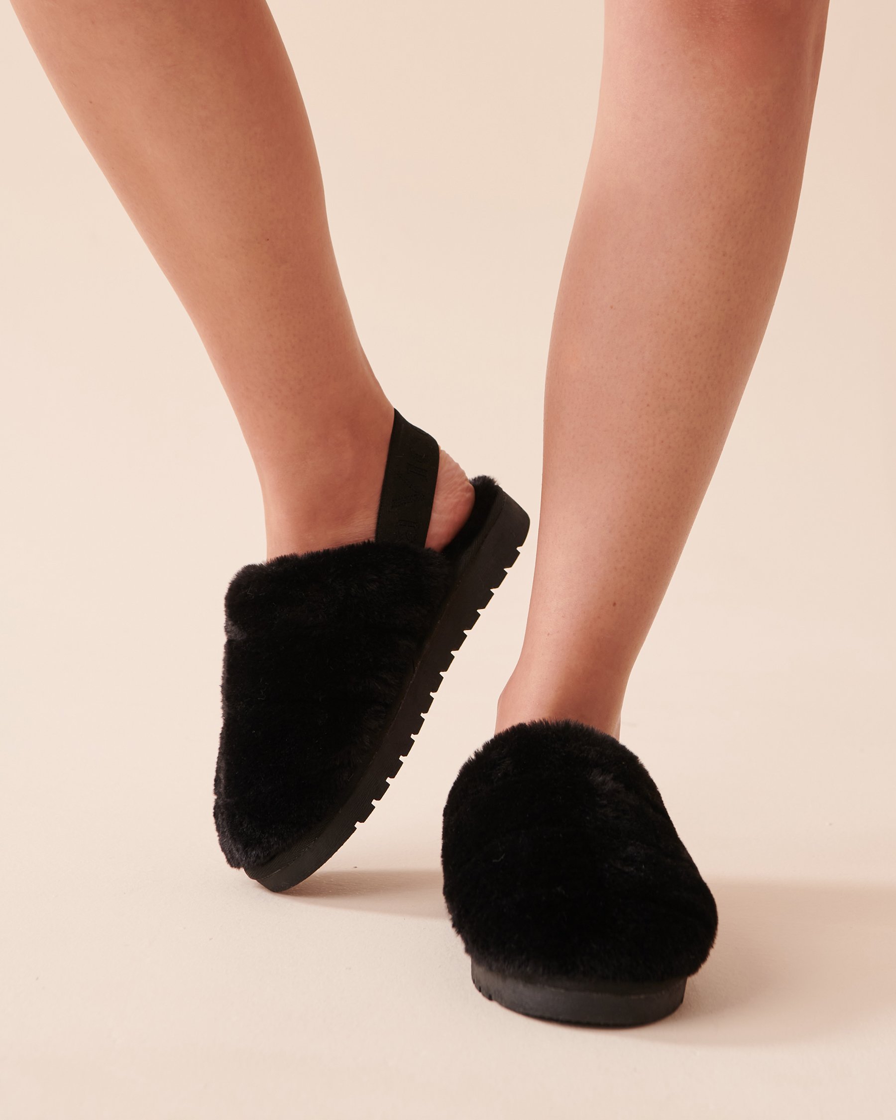 LA VIE EN ROSE Plush Slide Slippers Black 40700315 - View2