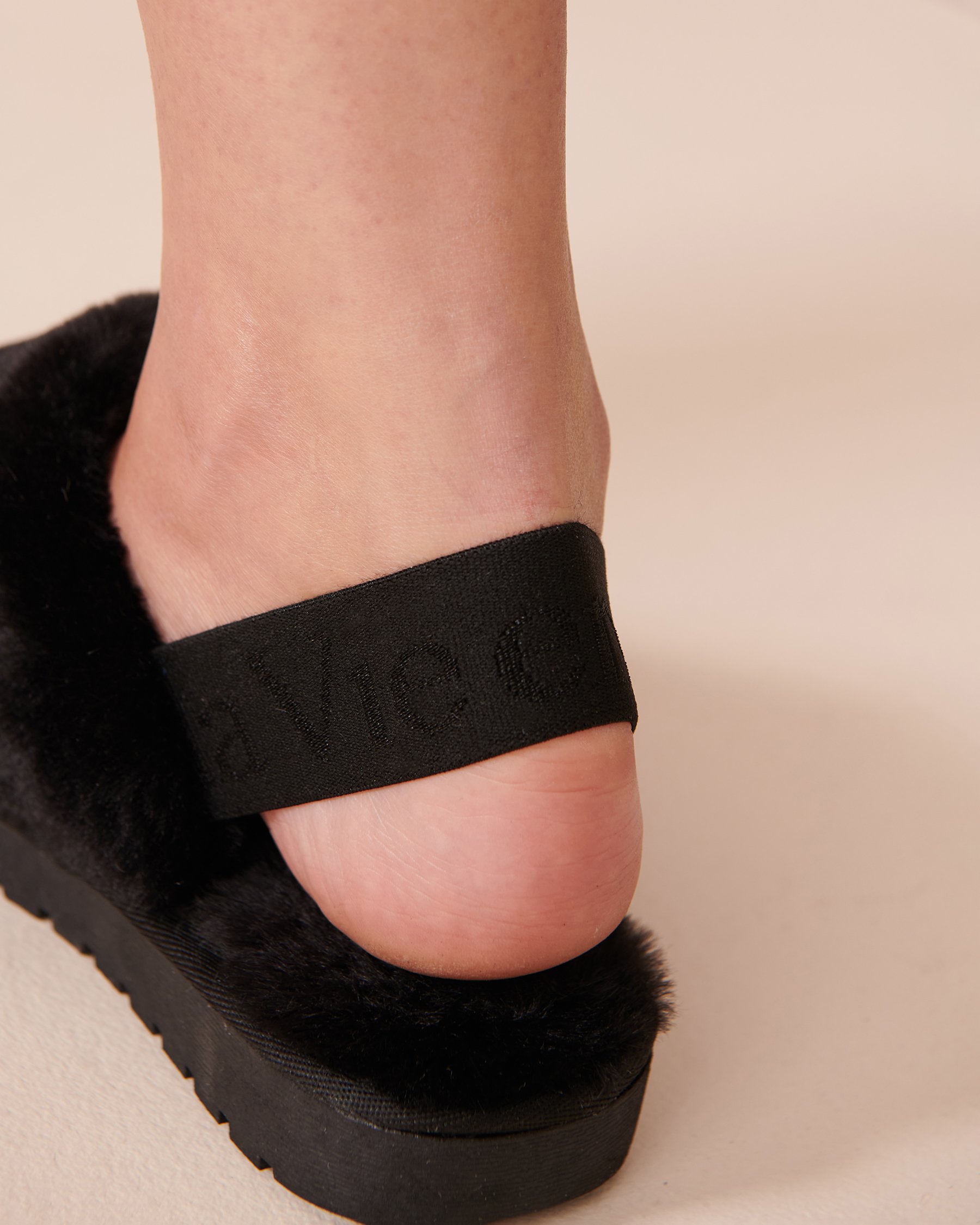 LA VIE EN ROSE Plush Slide Slippers Black 40700315 - View4