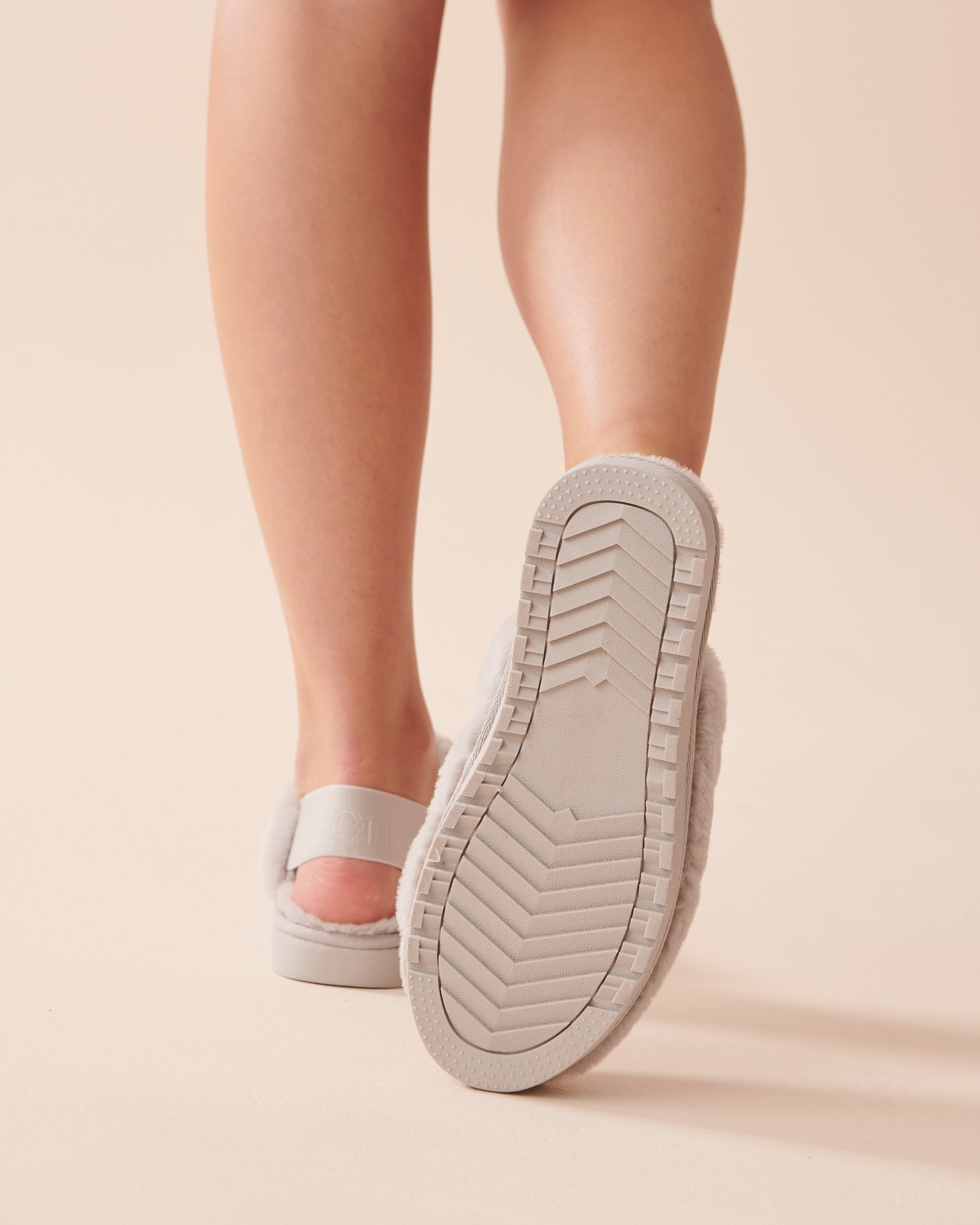 LA VIE EN ROSE Plush Slide Slippers Gray 40700315 - View4