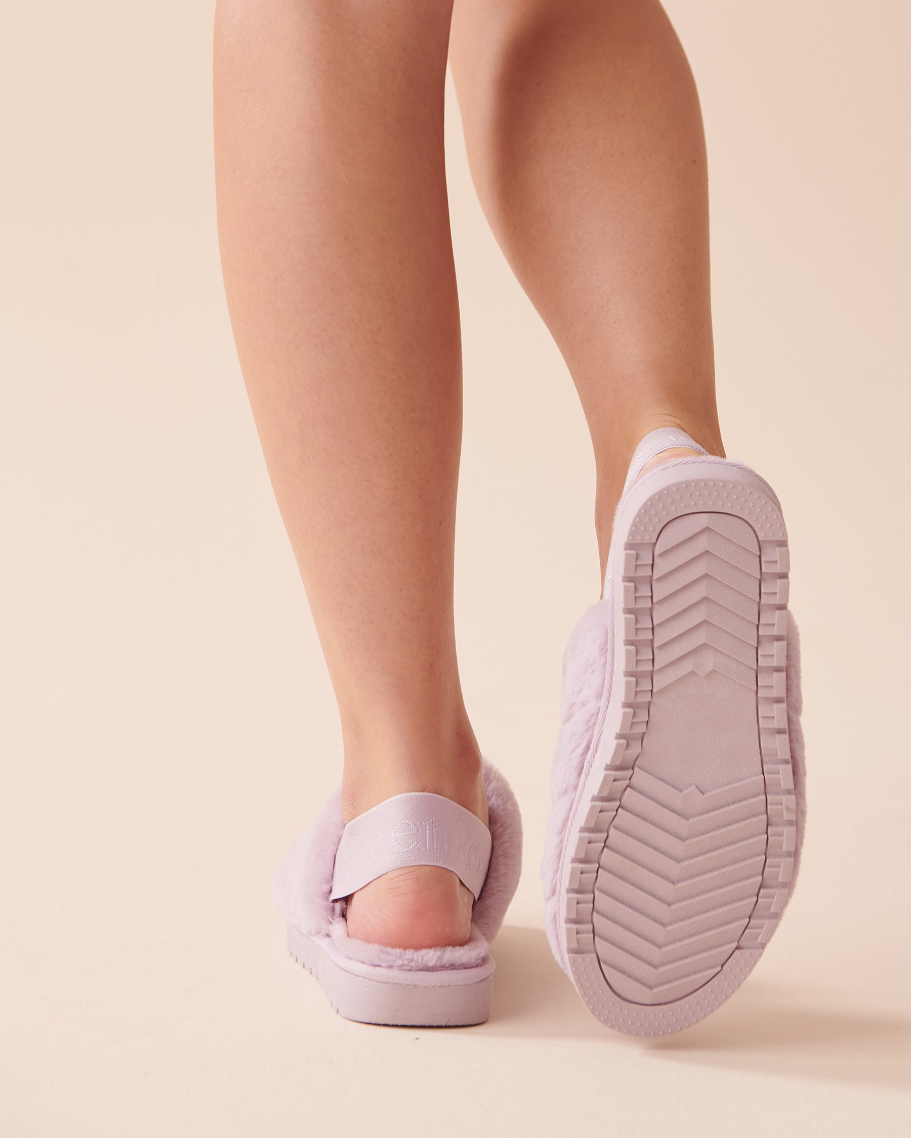 LA VIE EN ROSE Pantoufles mules en peluche Lavande 40700315 - View2