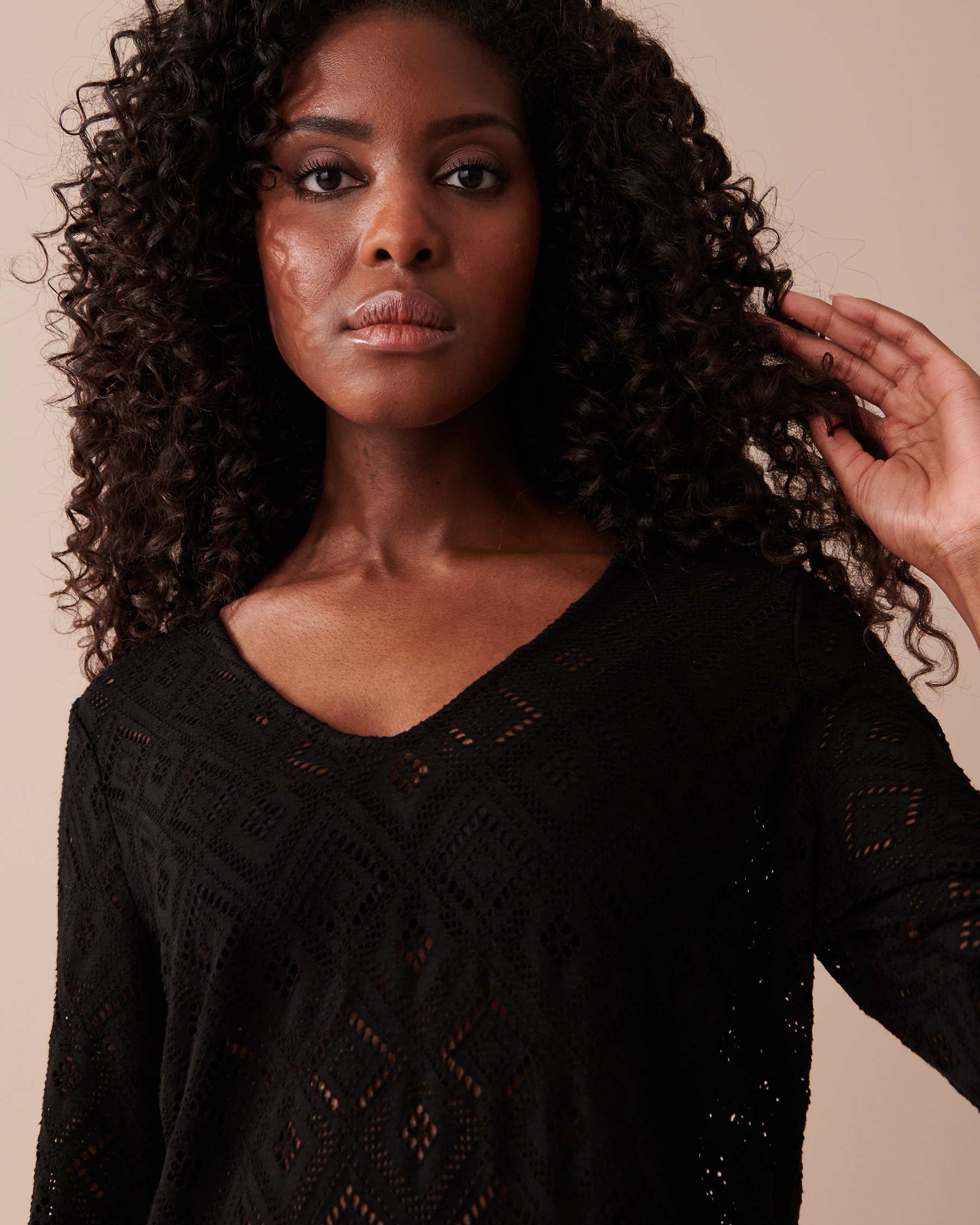 LA VIE EN ROSE AQUA Crochet Tunic Black 80100019 - View2