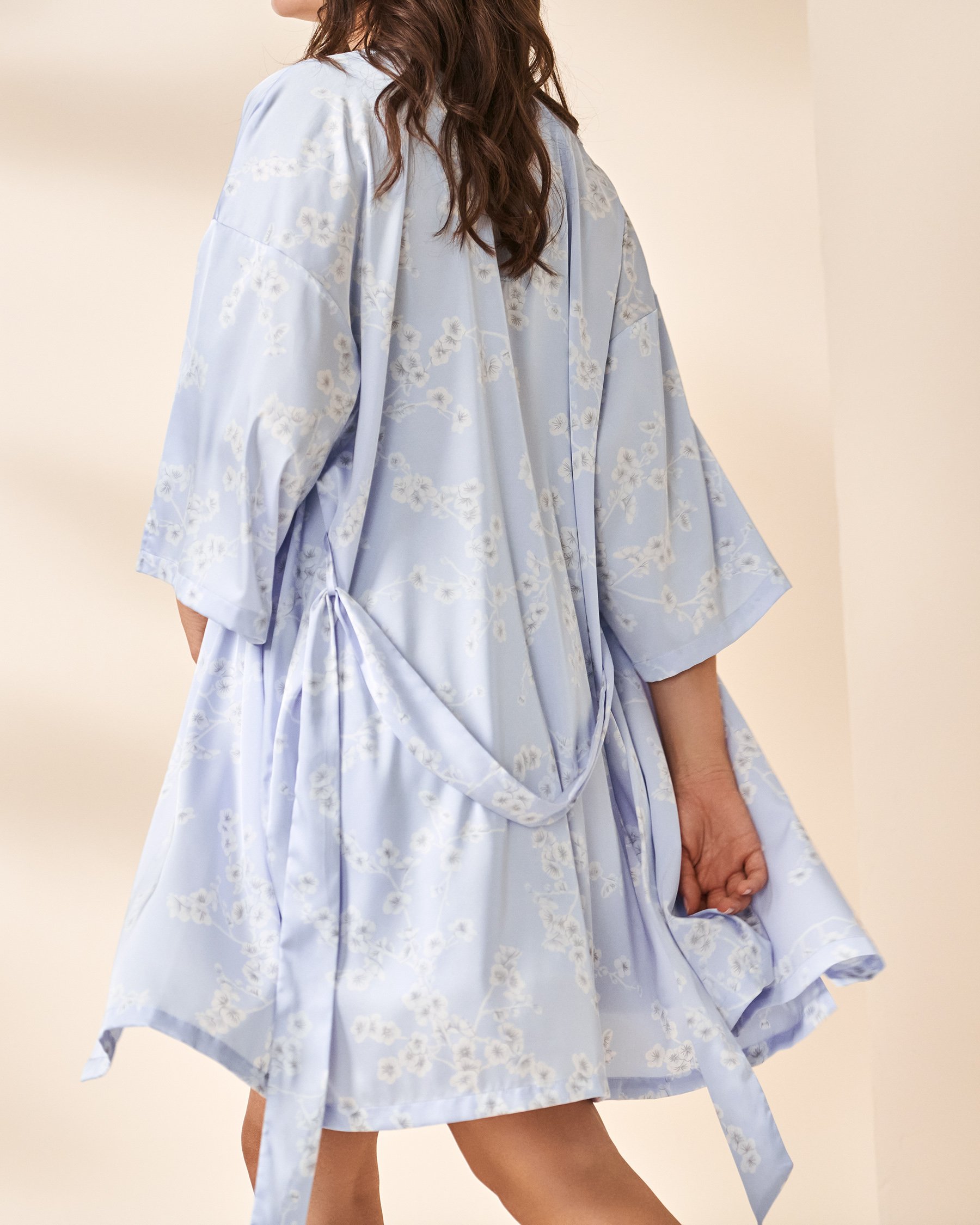 LA VIE EN ROSE Satin Kimono Cherry Blossom Garden 60600067 - View2
