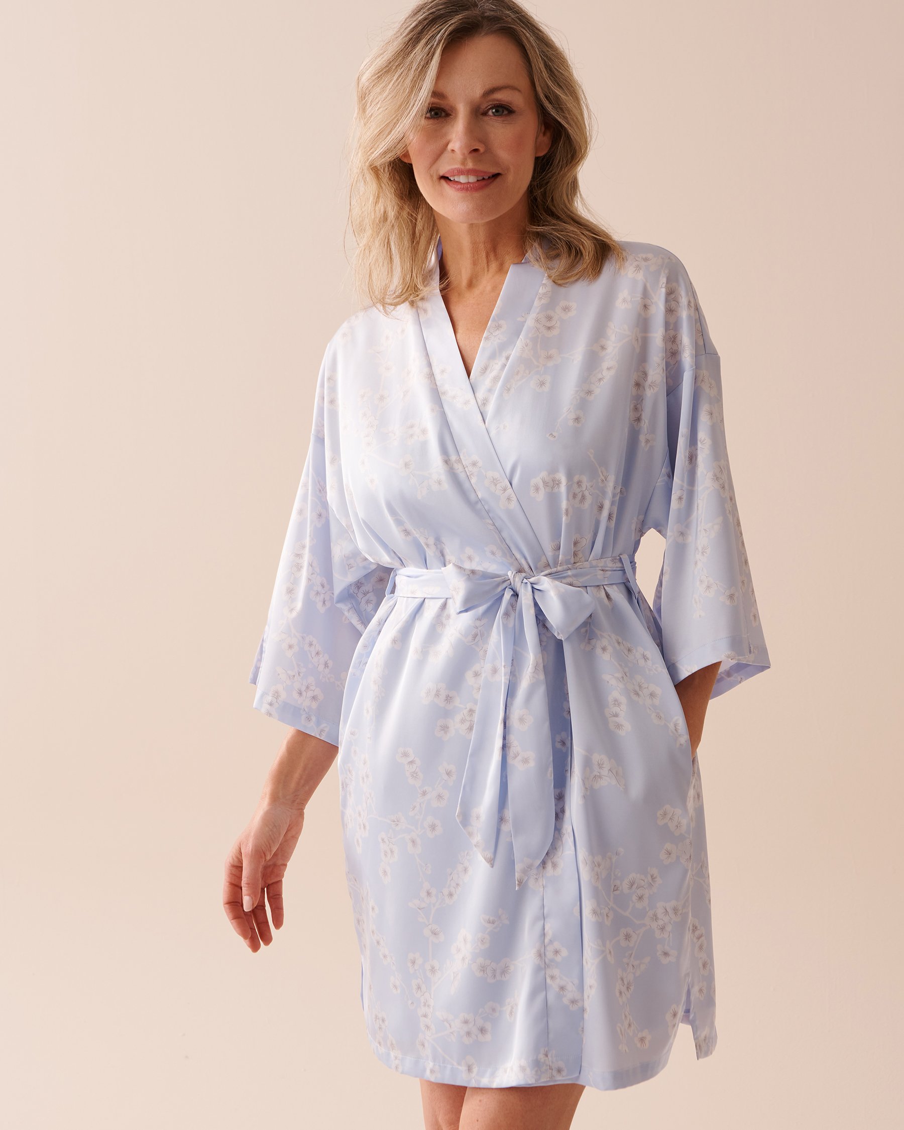 LA VIE EN ROSE Satin Kimono Cherry Blossom Garden 60600067 - View4