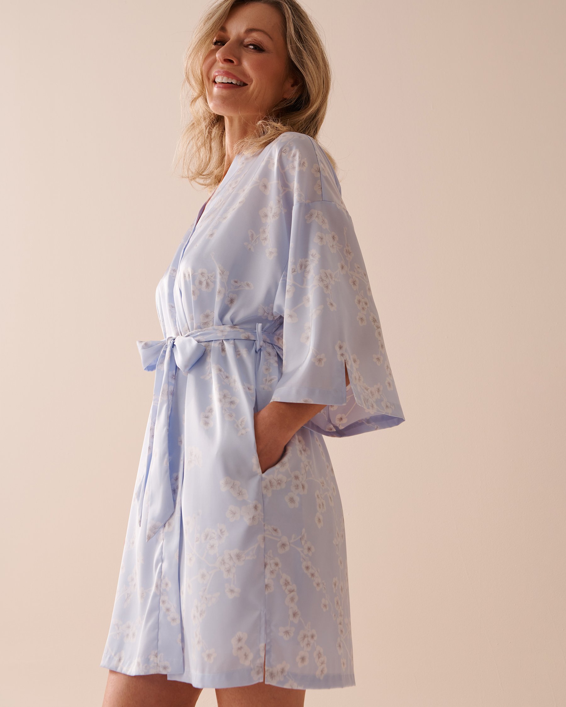 LA VIE EN ROSE Satin Kimono Cherry Blossom Garden 60600067 - View7