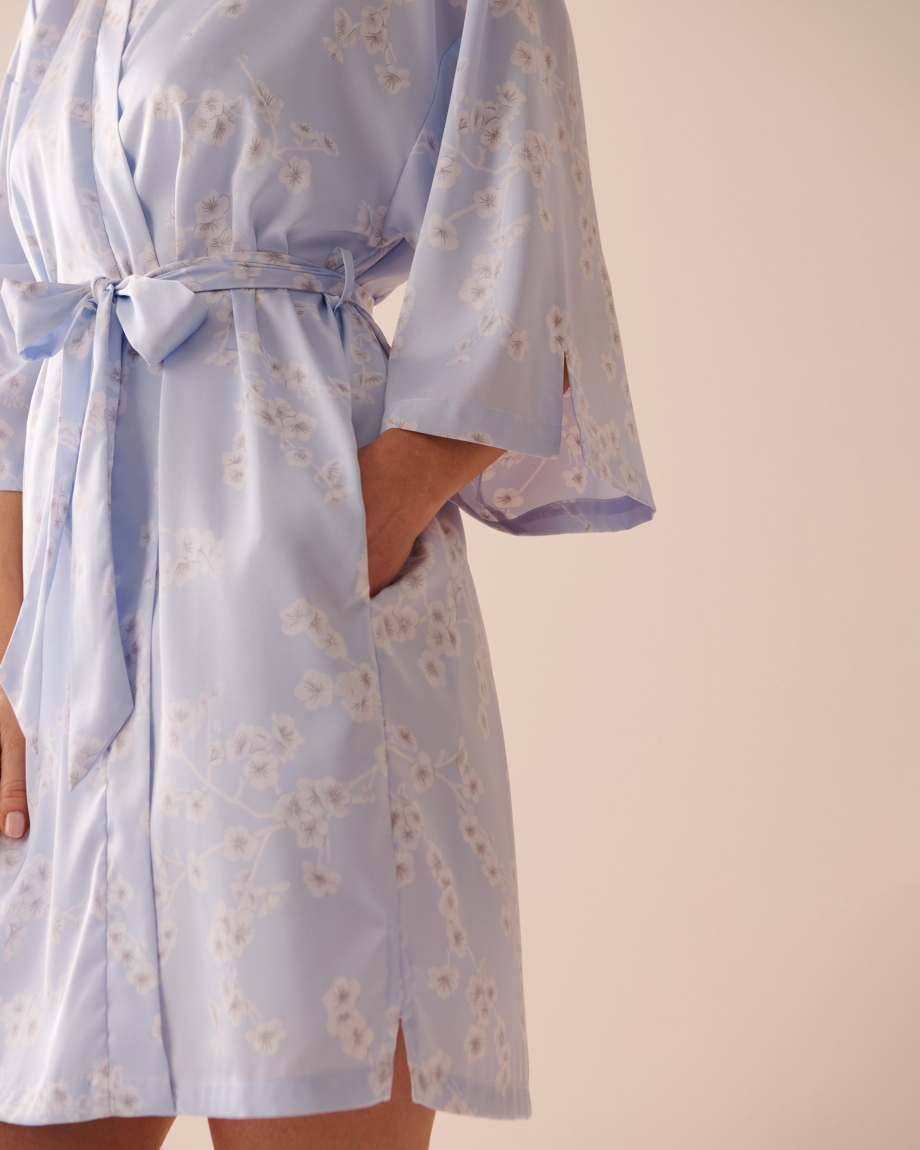 LA VIE EN ROSE Satin Kimono Cherry Blossom Garden 60600067 - View8