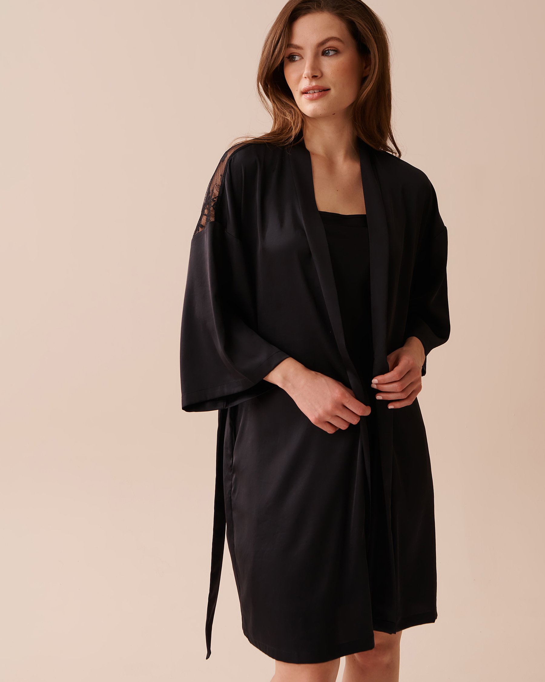 LA VIE EN ROSE Satin and Lace Kimono Black 60600070 - View4