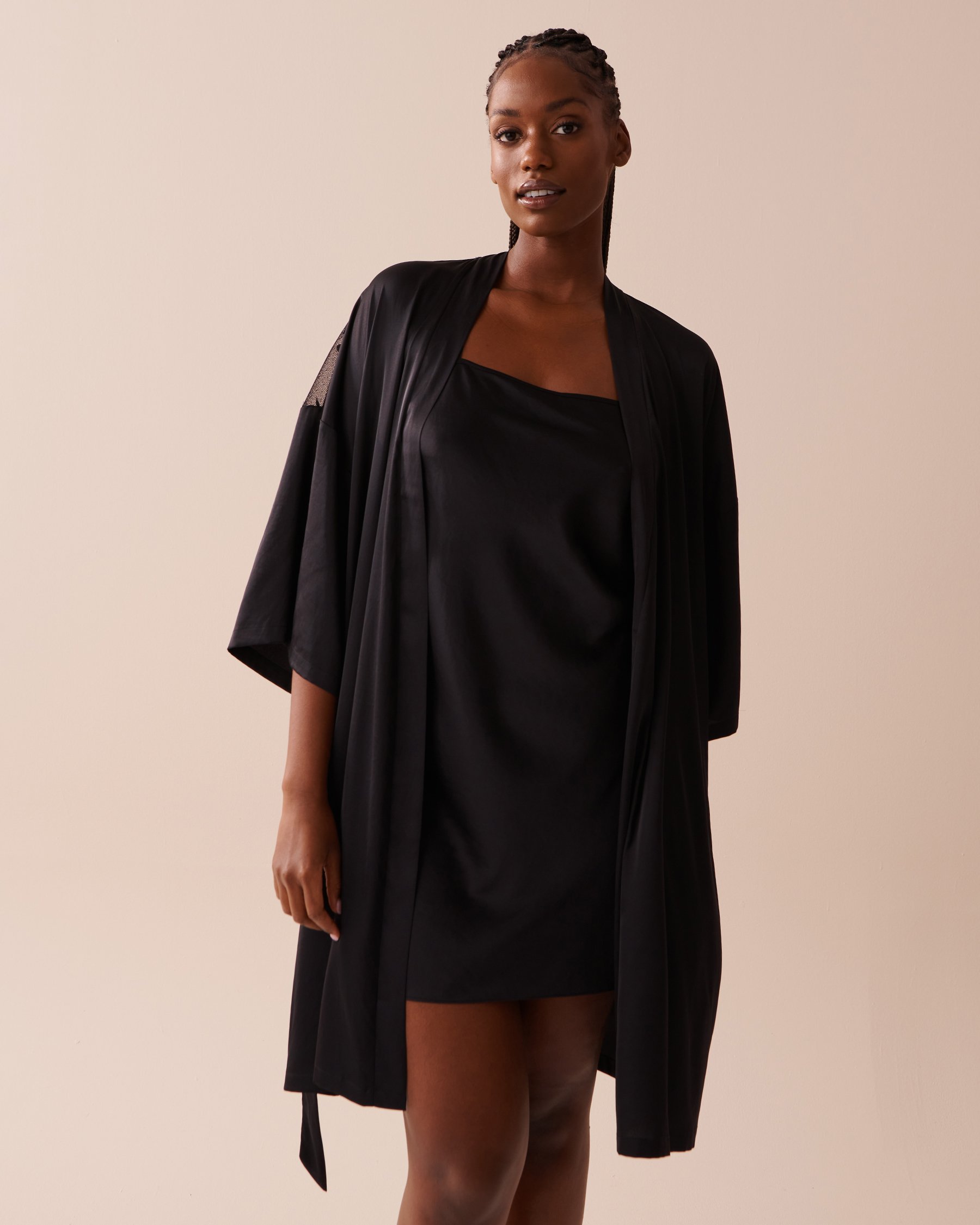 LA VIE EN ROSE Satin and Lace Kimono Black 60600070 - View5