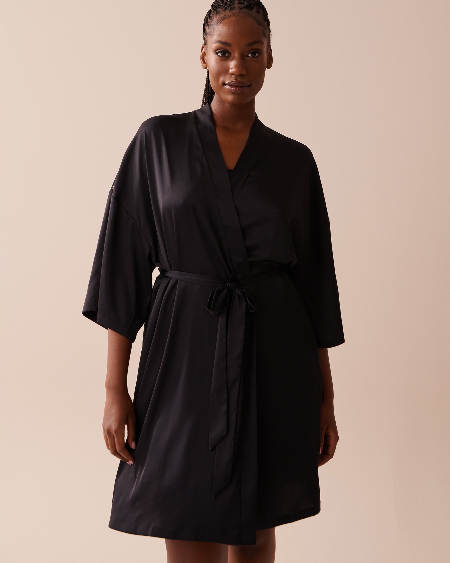 LA VIE EN ROSE Satin and Lace Kimono Black 60600070 - View6