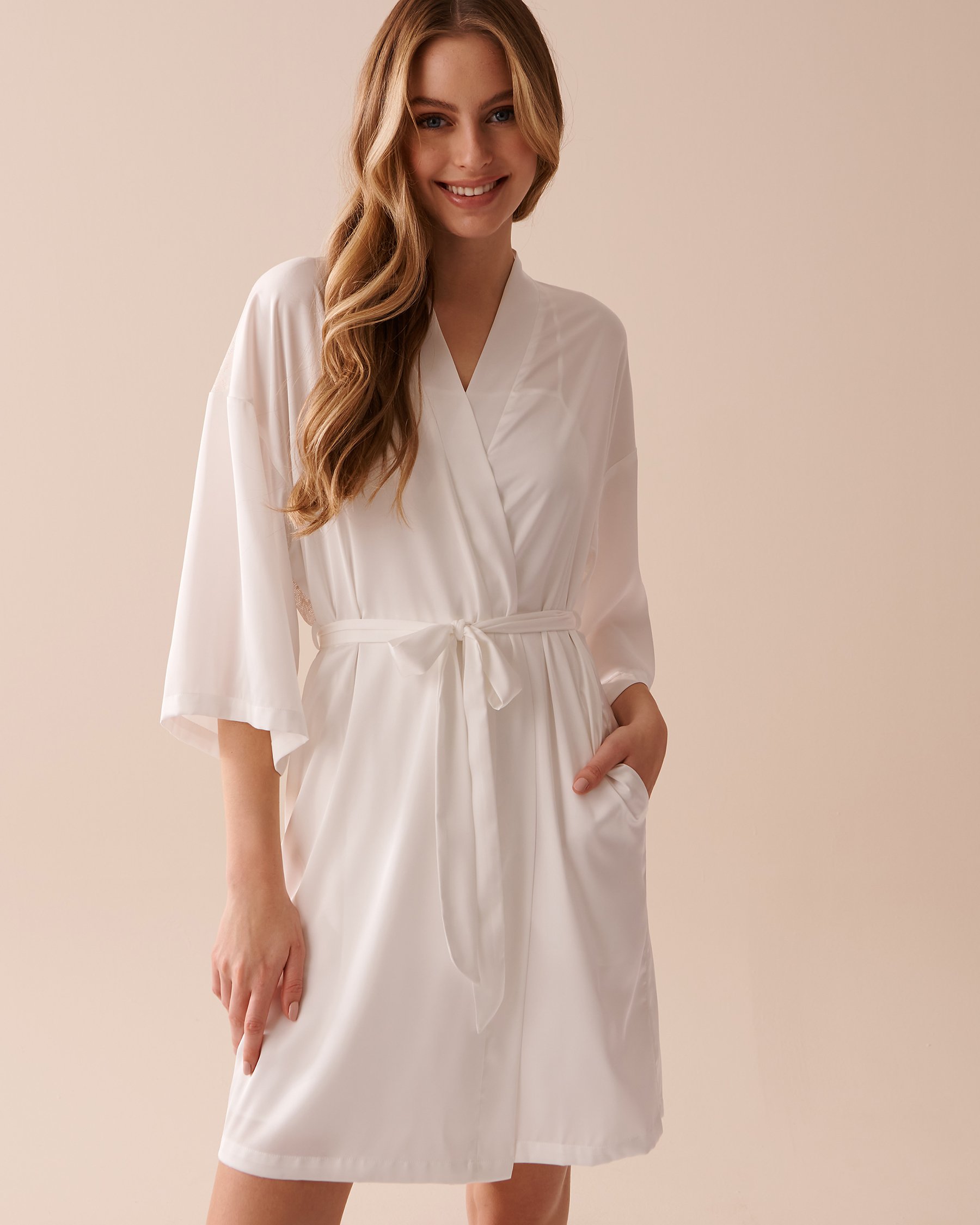 LA VIE EN ROSE Satin and Lace Kimono White 60600070 - View3