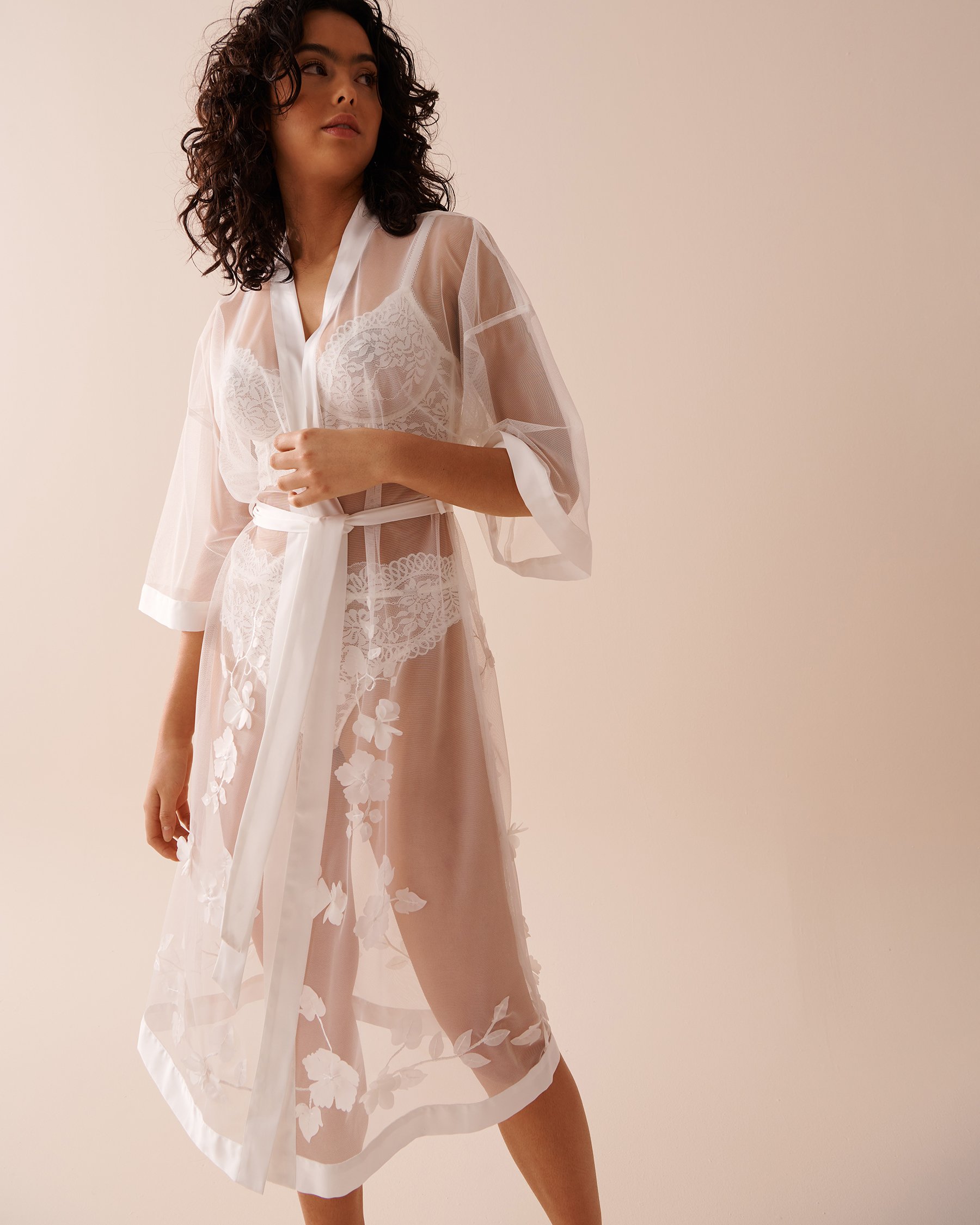 LA VIE EN ROSE Long Sheer Mesh Floral Kimono White 60600071 - View2