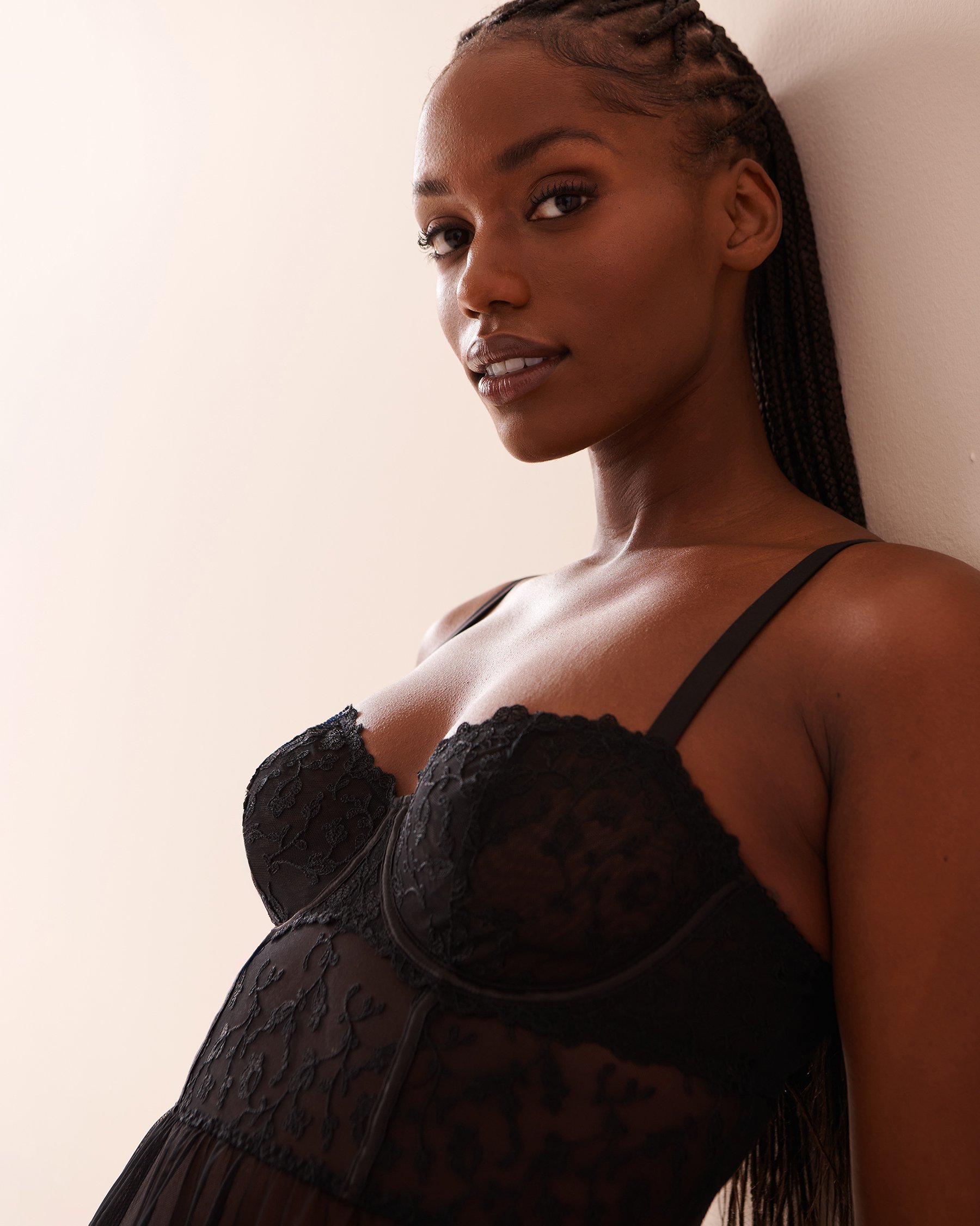 LA VIE EN ROSE Embroidered Mesh Balconette Nightie Black 60500137 - View3