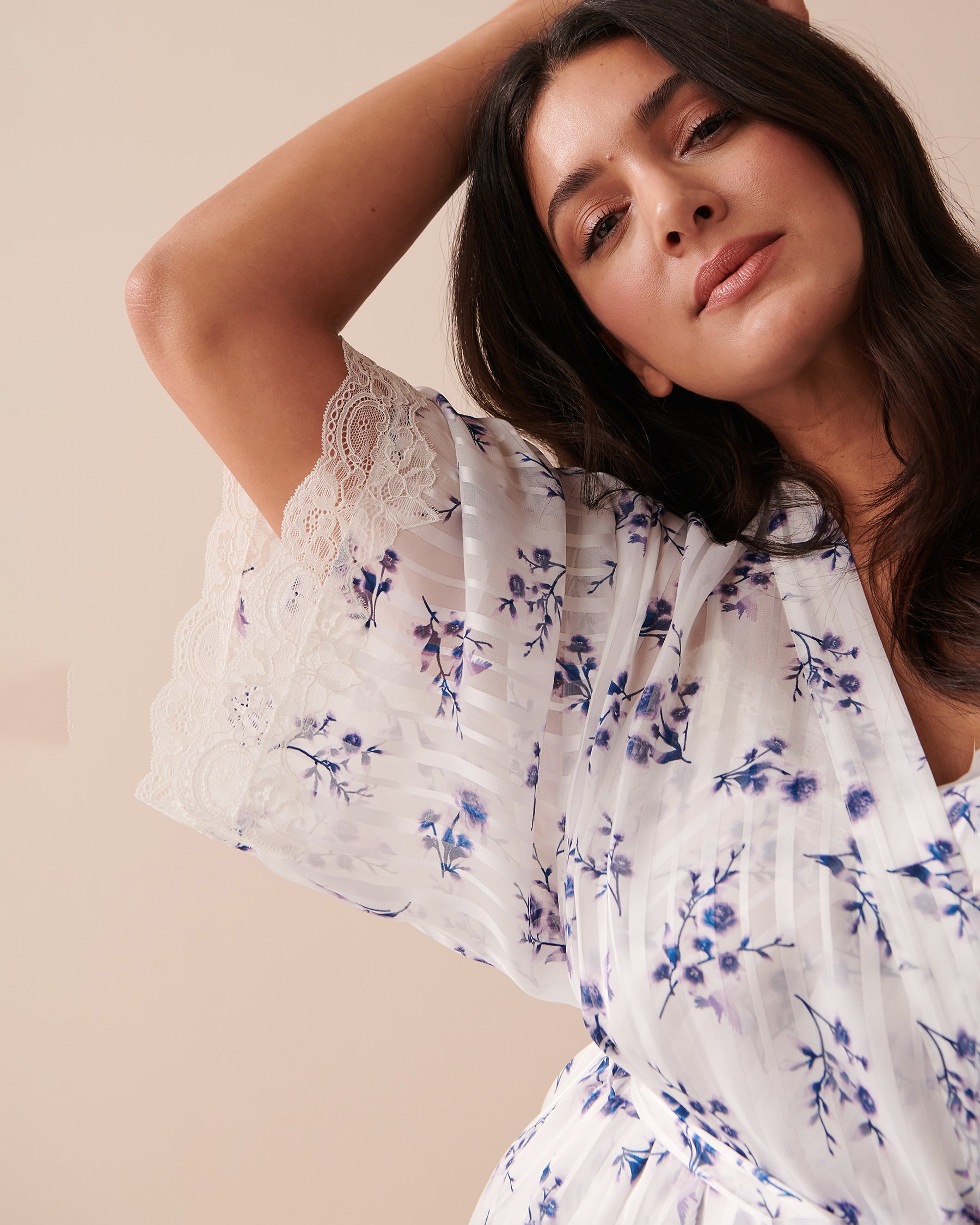 LA VIE EN ROSE Lace Trim Floral Jacquard Kimono Delicate Flowers 60600069 - View5