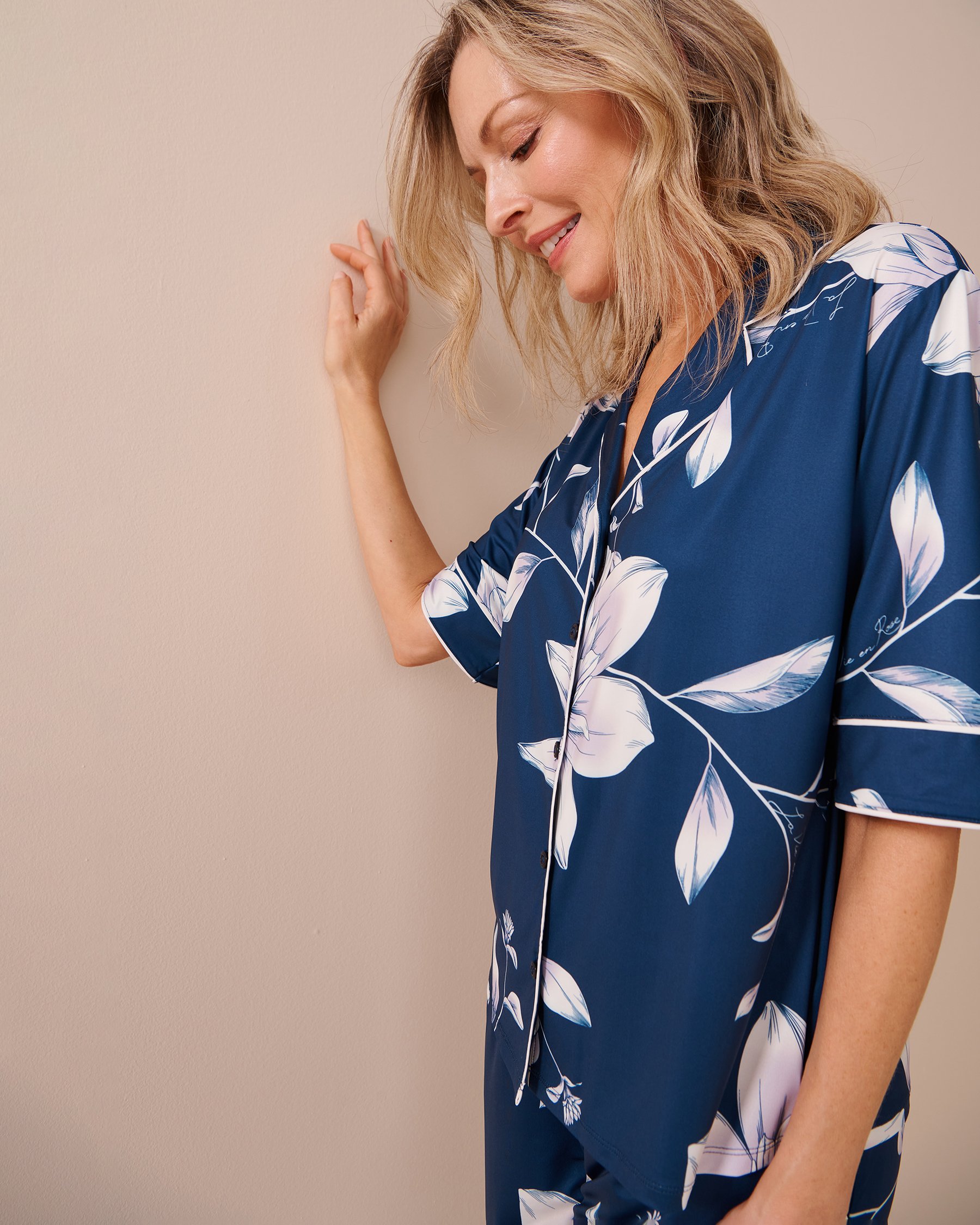 LA VIE EN ROSE Recycled Fibers 3/4 Sleeve Button-down Shirt Midnight Dahlias 60100094 - View3