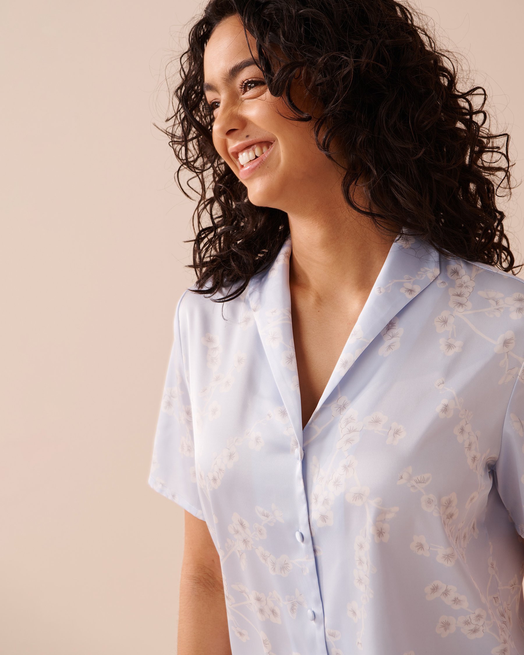 LA VIE EN ROSE Satin Short Sleeve Button-down Shirt Cherry Blossom Garden 60100091 - View3