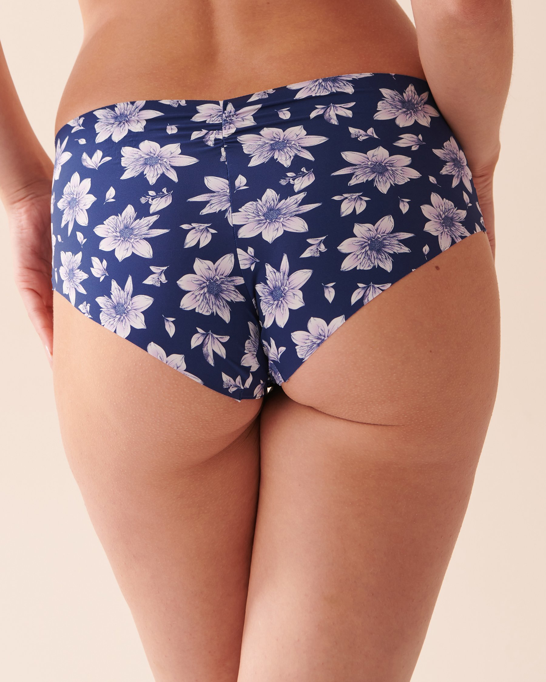 LA VIE EN ROSE Microfiber Invisible Hiphugger Panty Midnight Flowers 20200455 - View2