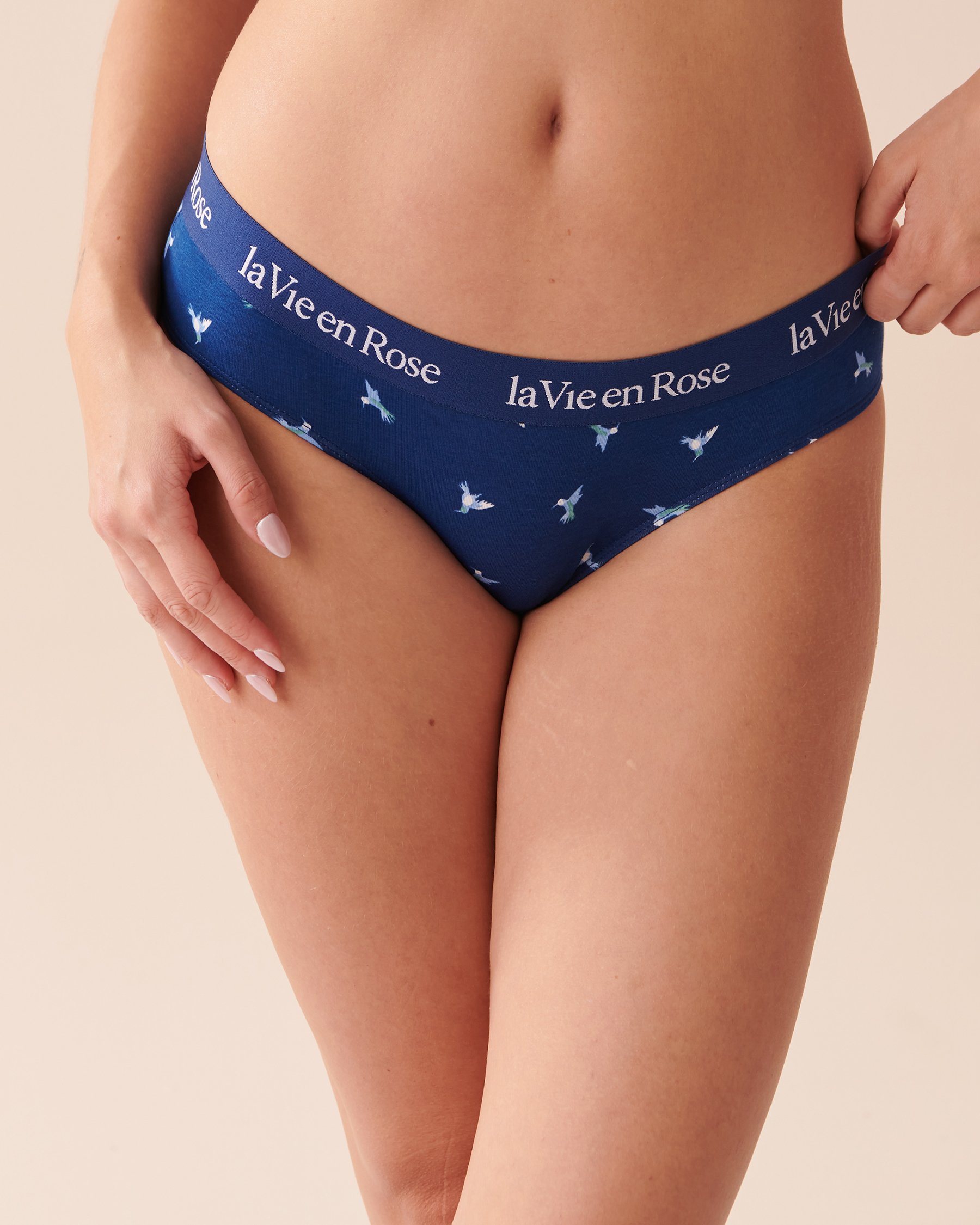 LA VIE EN ROSE Cotton and Logo Elastic Band Bikini Panty Dark Blue Hummingbirds 20100435 - View1