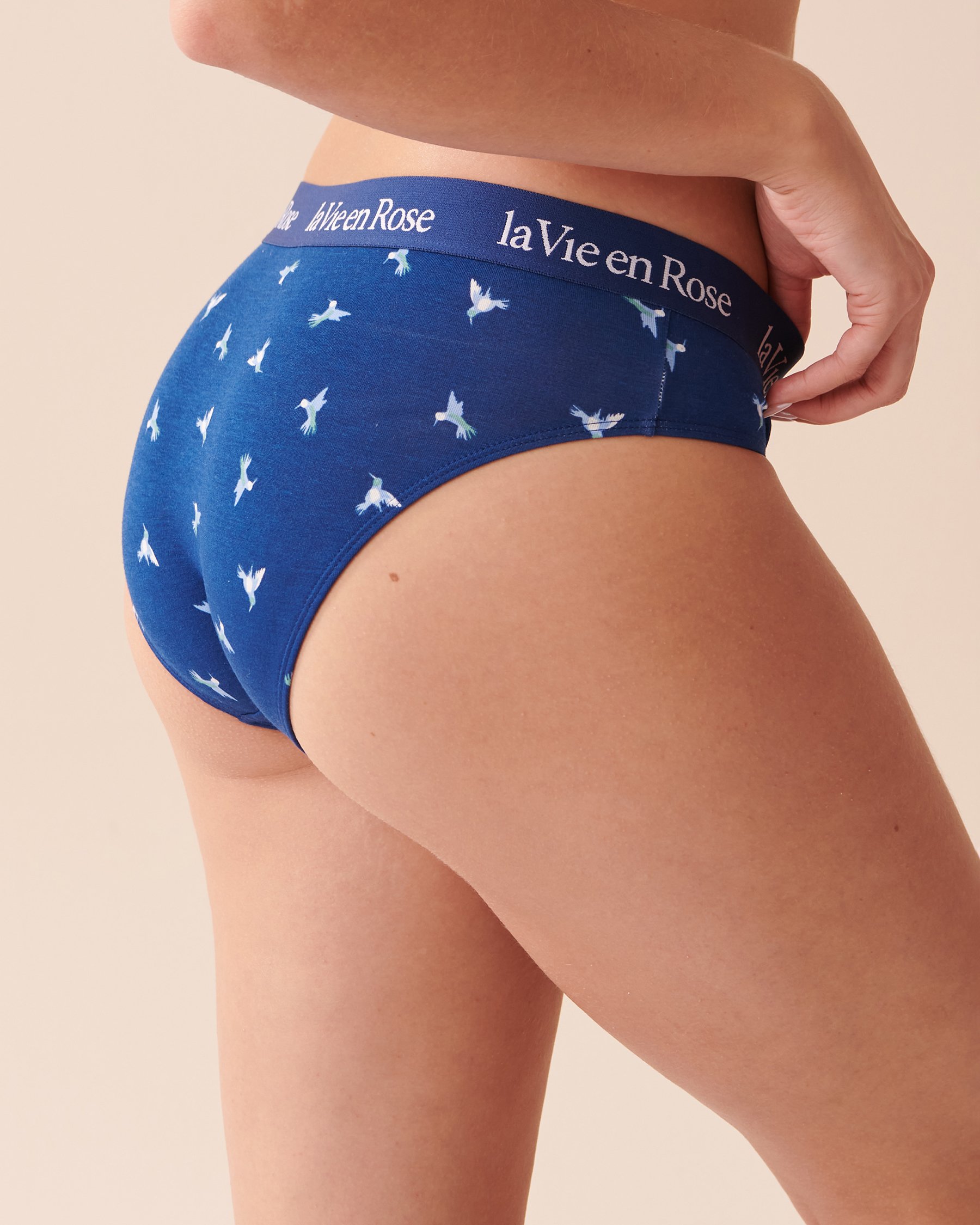 LA VIE EN ROSE Cotton and Logo Elastic Band Bikini Panty Dark Blue Hummingbirds 20100435 - View2