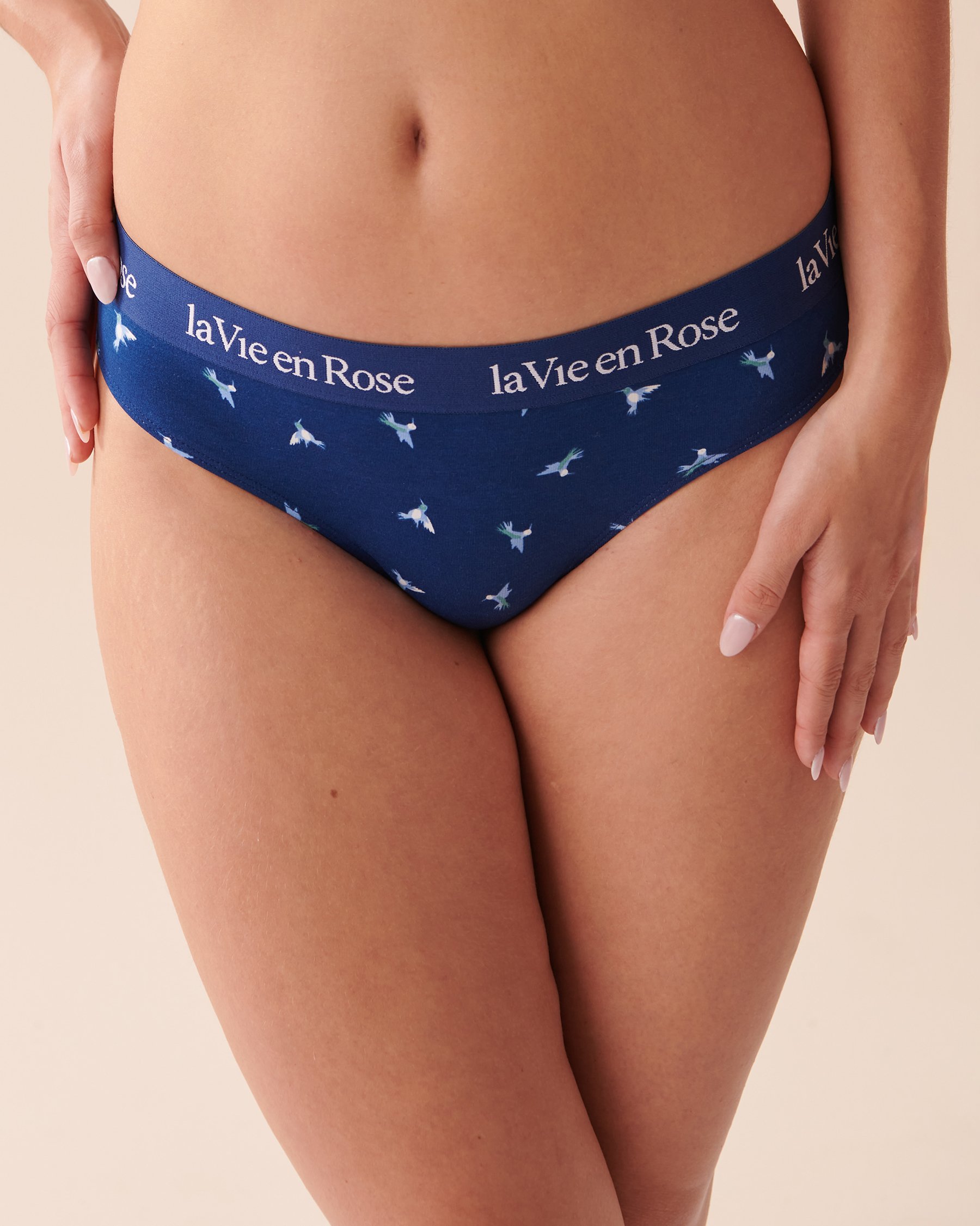 LA VIE EN ROSE Cotton and Logo Elastic Band Thong Panty Dark Blue Hummingbirds 20100434 - View1