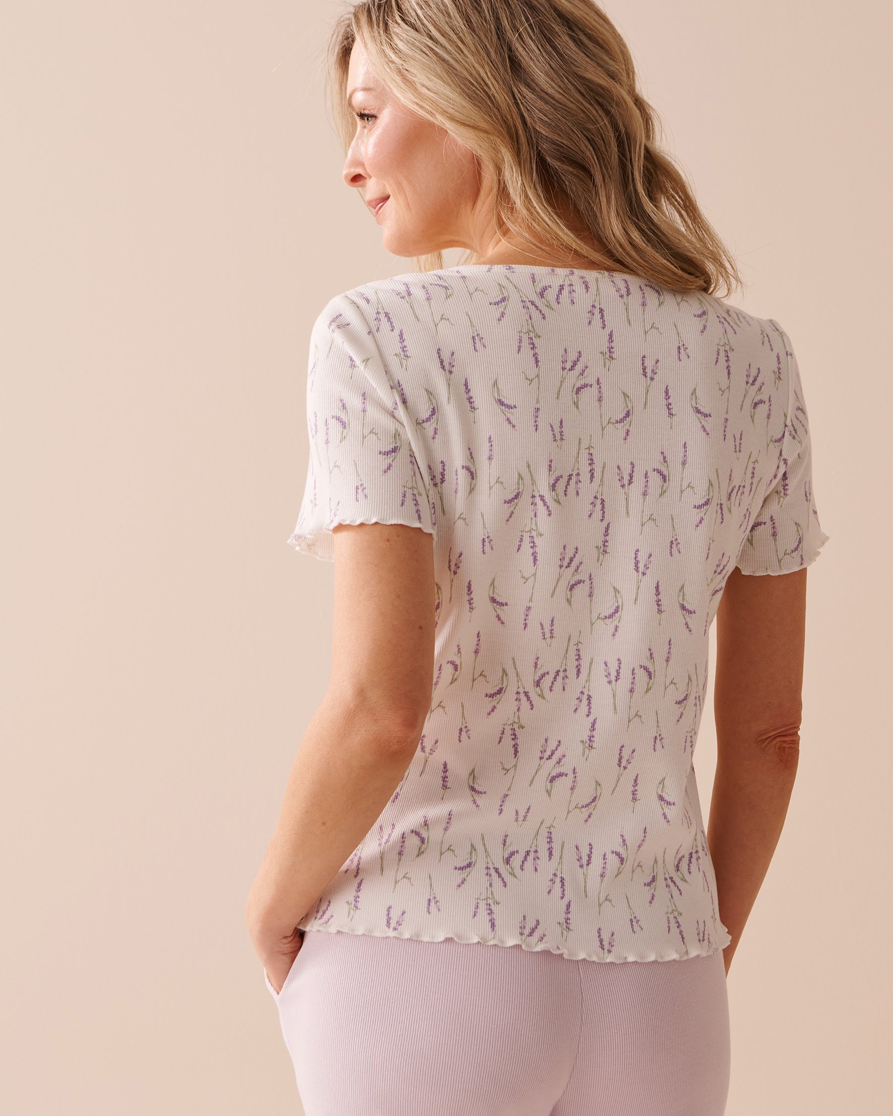 LA VIE EN ROSE T-shirt col en V côtelé bordures frisons Bouquet de lavande 40100547 - View2